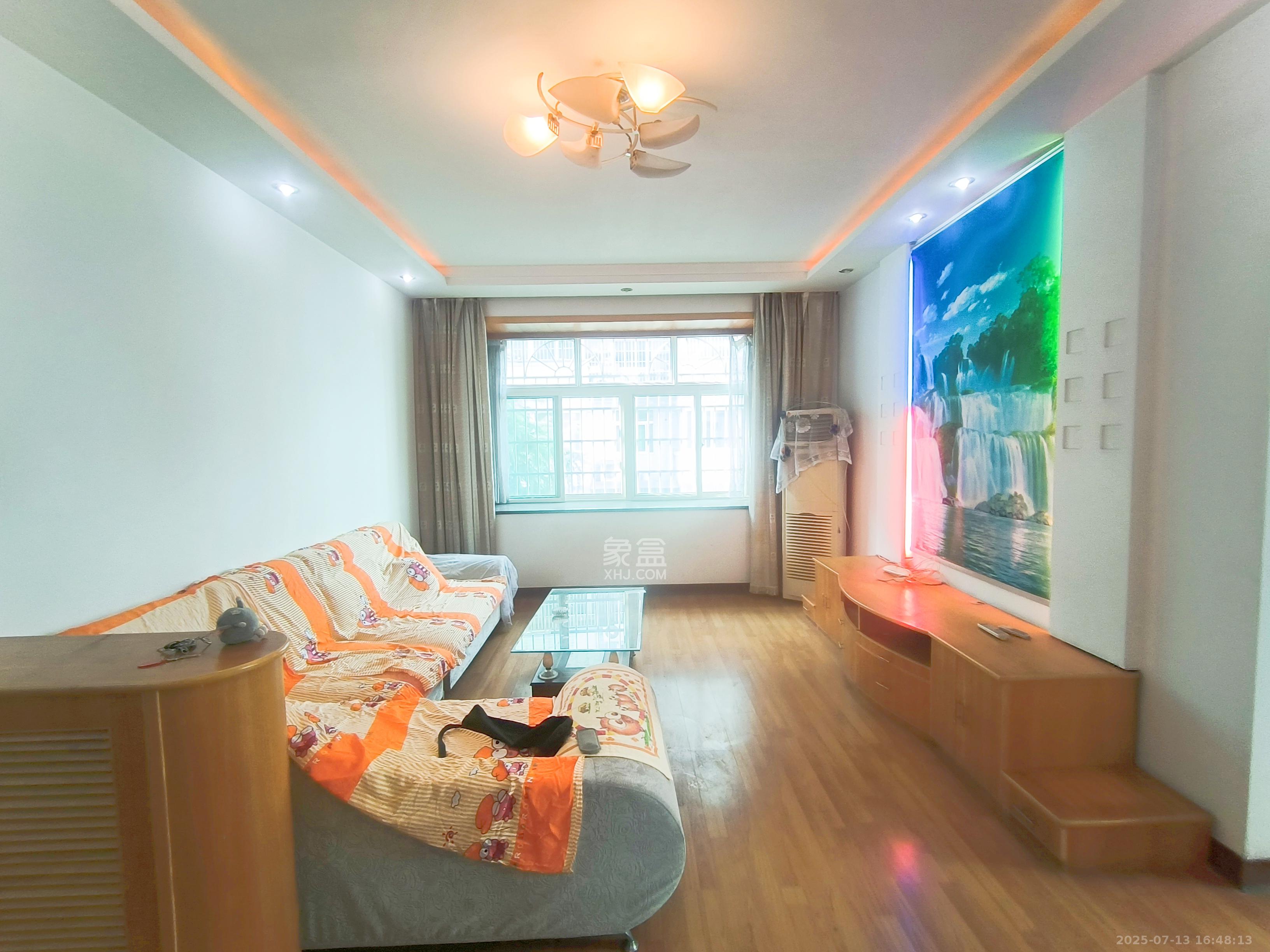 欣胜园  3室2厅2卫    2000.0元/月 欣胜园  3室2厅2卫    2000.0元/月