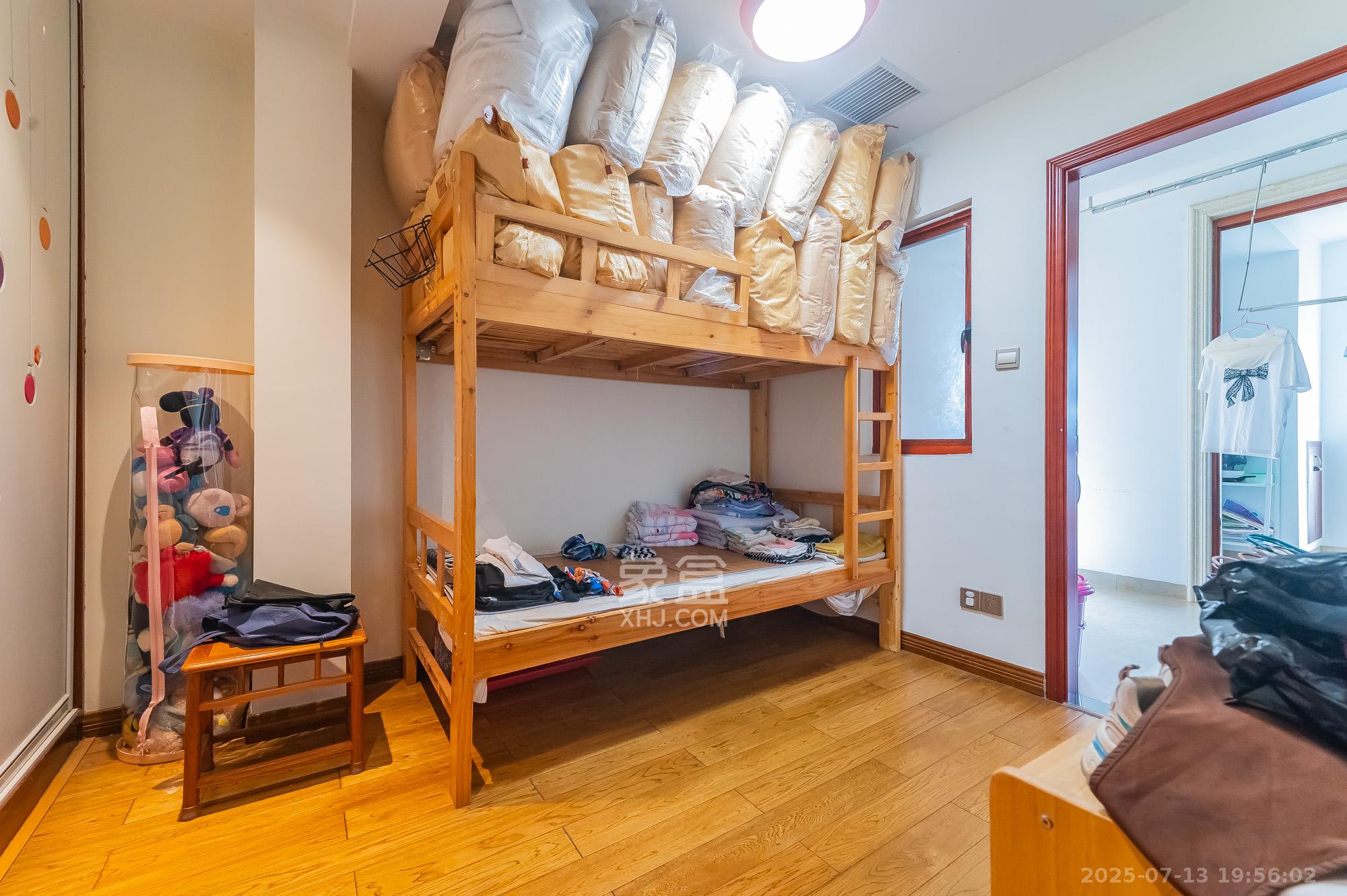 星湖湾一期高层 4室2厅2卫 120.0万 星湖湾一期高层 4室2厅2卫 120.0万卧室