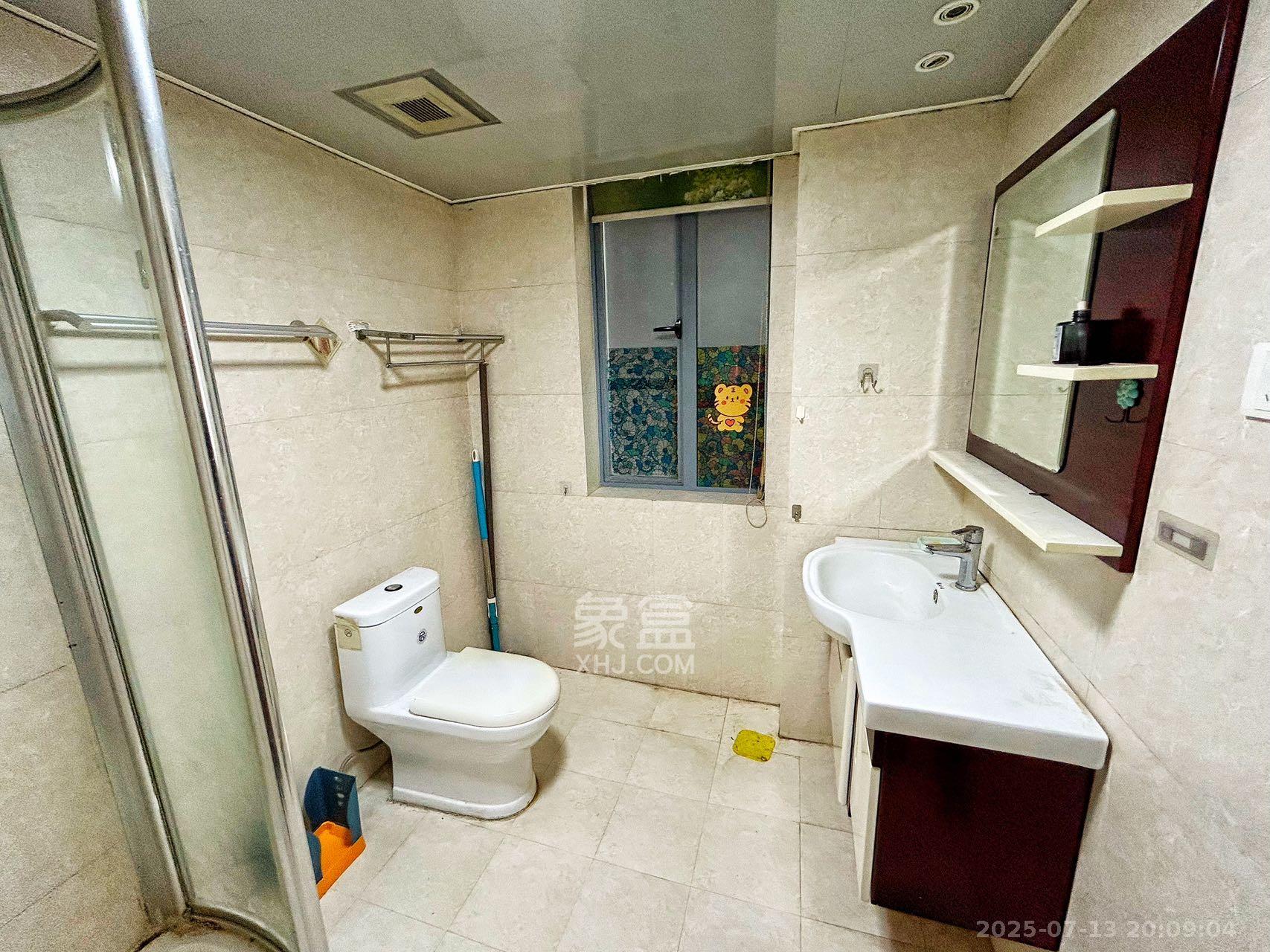 滨江君悦香邸 3室2厅2卫 2600.0元/月 滨江君悦香邸 3室2厅2卫 2600.0元/月室内图