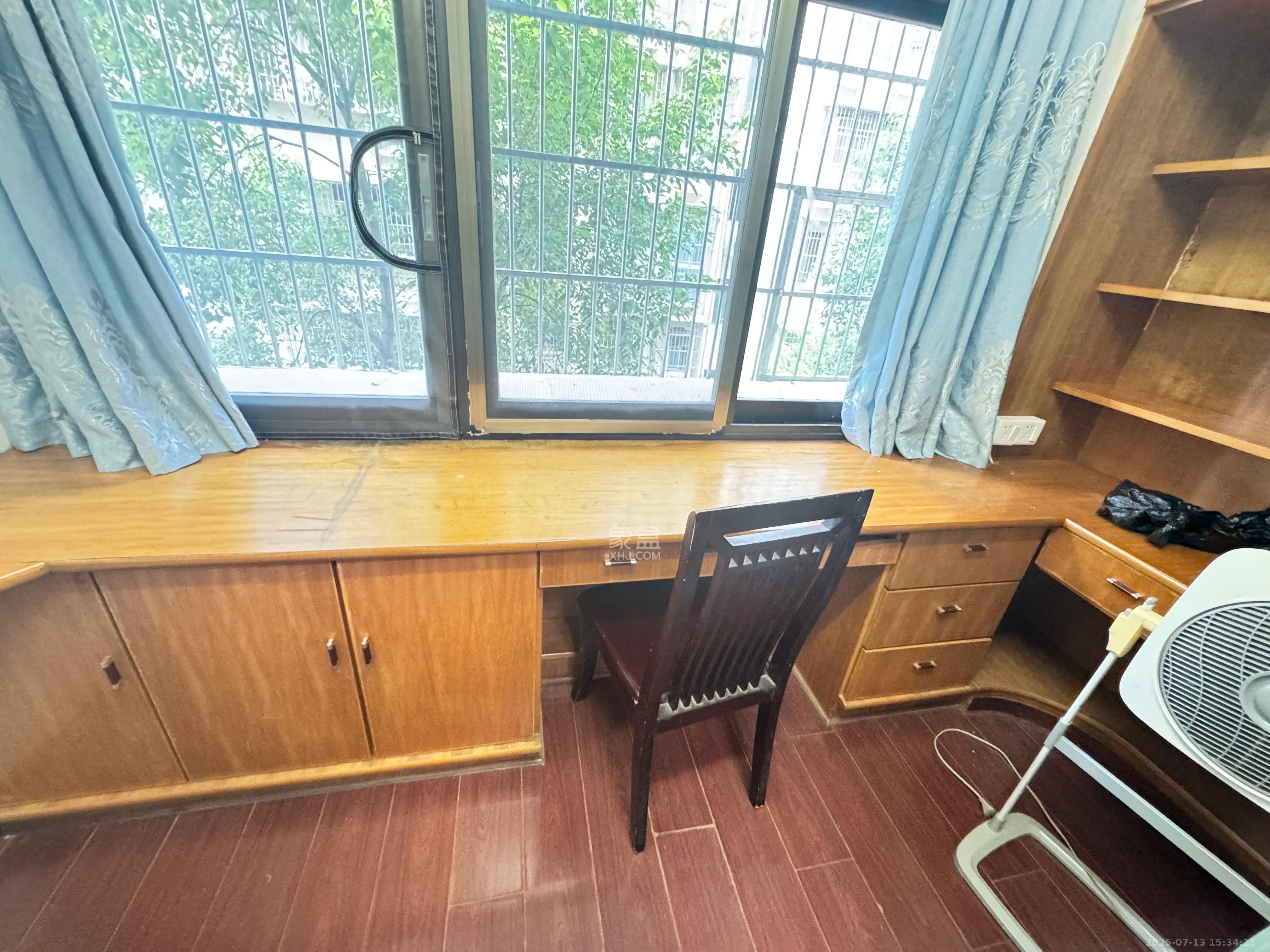 下碧湘街散盘 3室2厅1卫 3000.0元/月 下碧湘街散盘 3室2厅1卫 3000.0元/月室内图