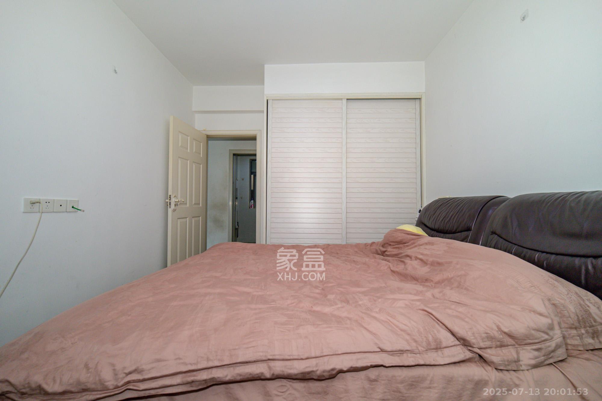 蓝山郡 2室2厅1卫 45.0万 蓝山郡 2室2厅1卫 45.0万卧室