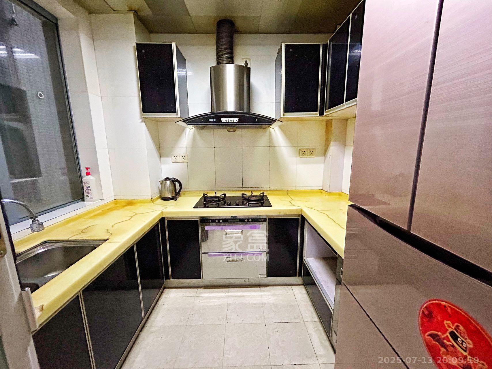 滨江君悦香邸  3室2厅2卫    2600.0元/月室内图