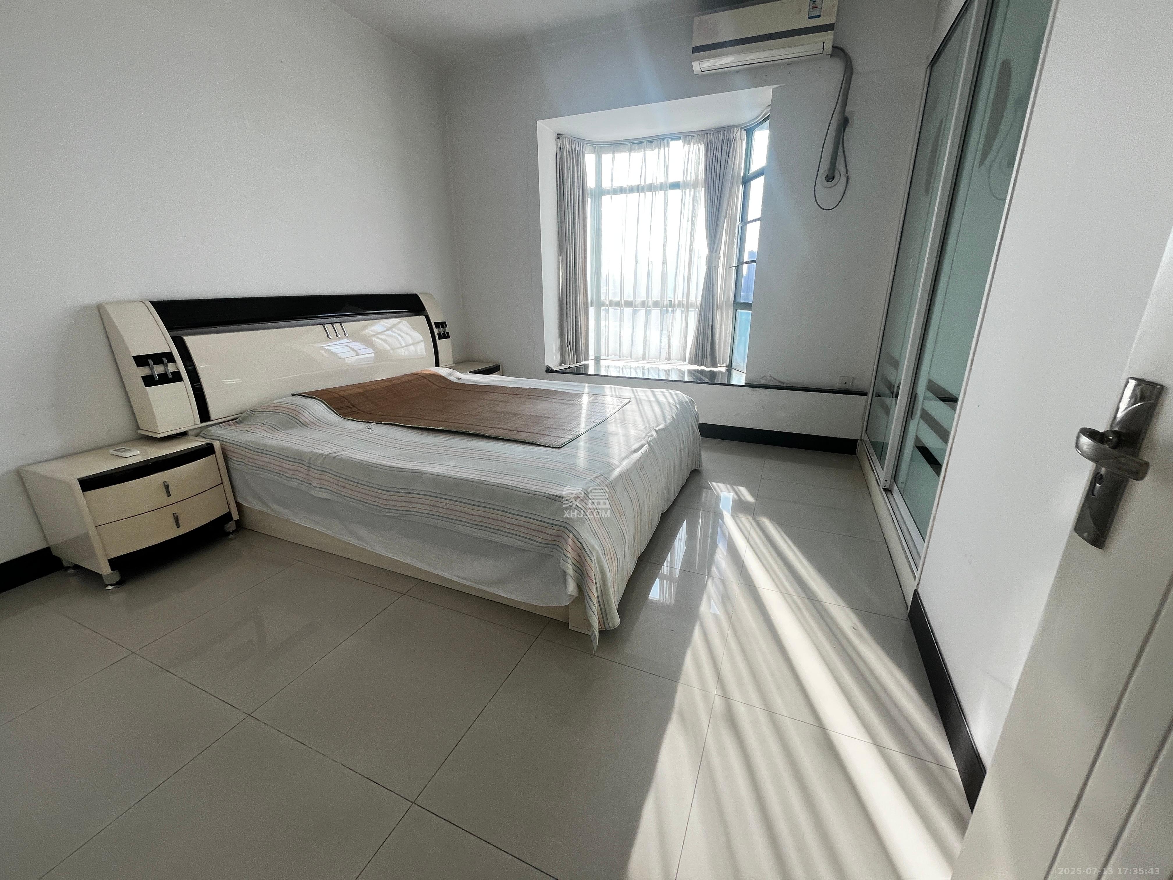 梦泽园  1室2厅2卫    4200.0元/月 梦泽园  1室2厅2卫    4200.0元/月室内图