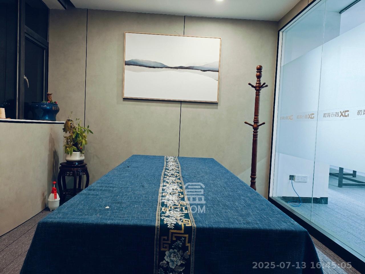 新时代广场  3室1厅1卫   4100.00元/月室内图