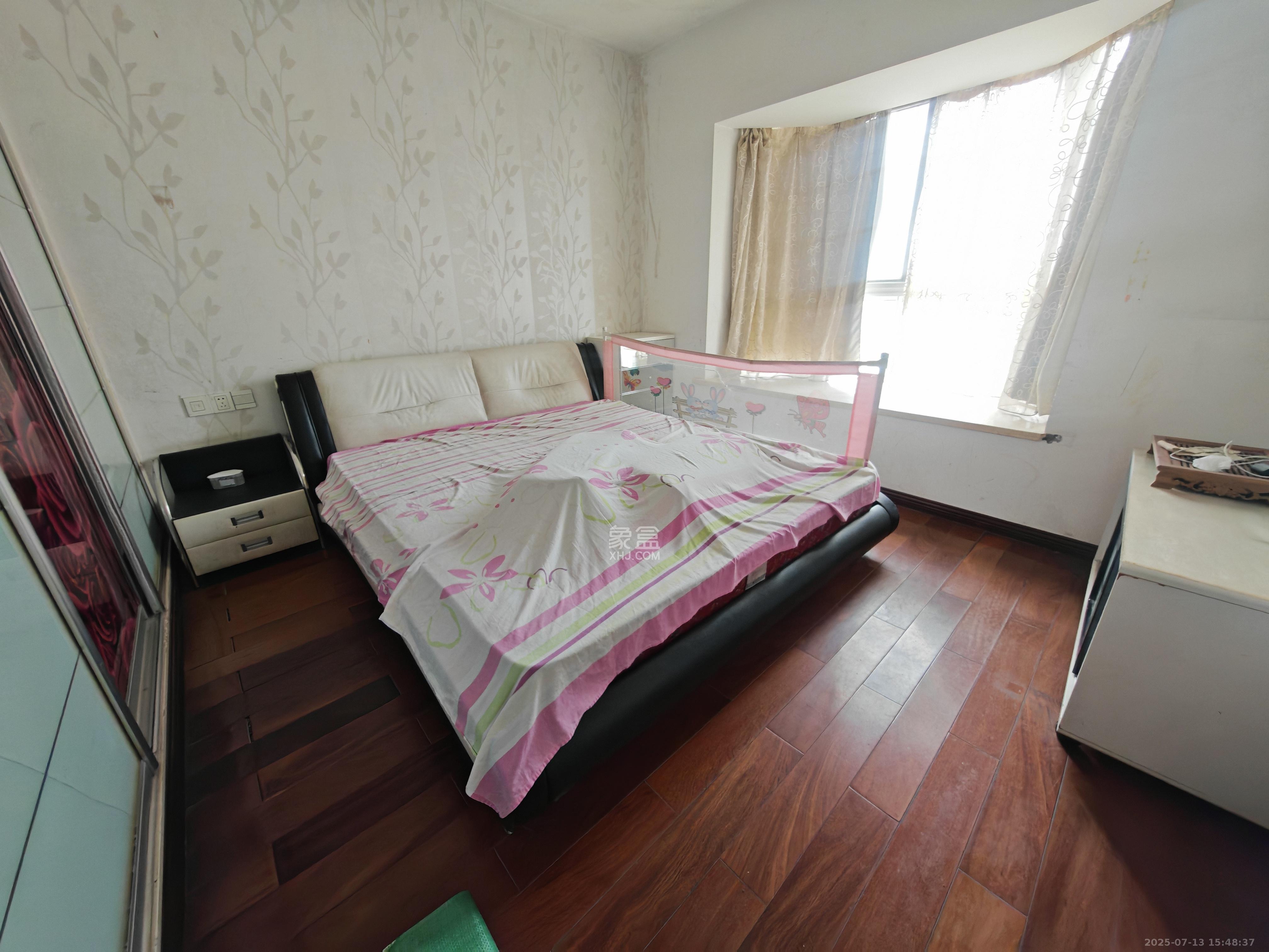 鑫天芙蓉 3室2厅2卫 2200.0元/月 鑫天芙蓉 3室2厅2卫 2200.0元/月室内图