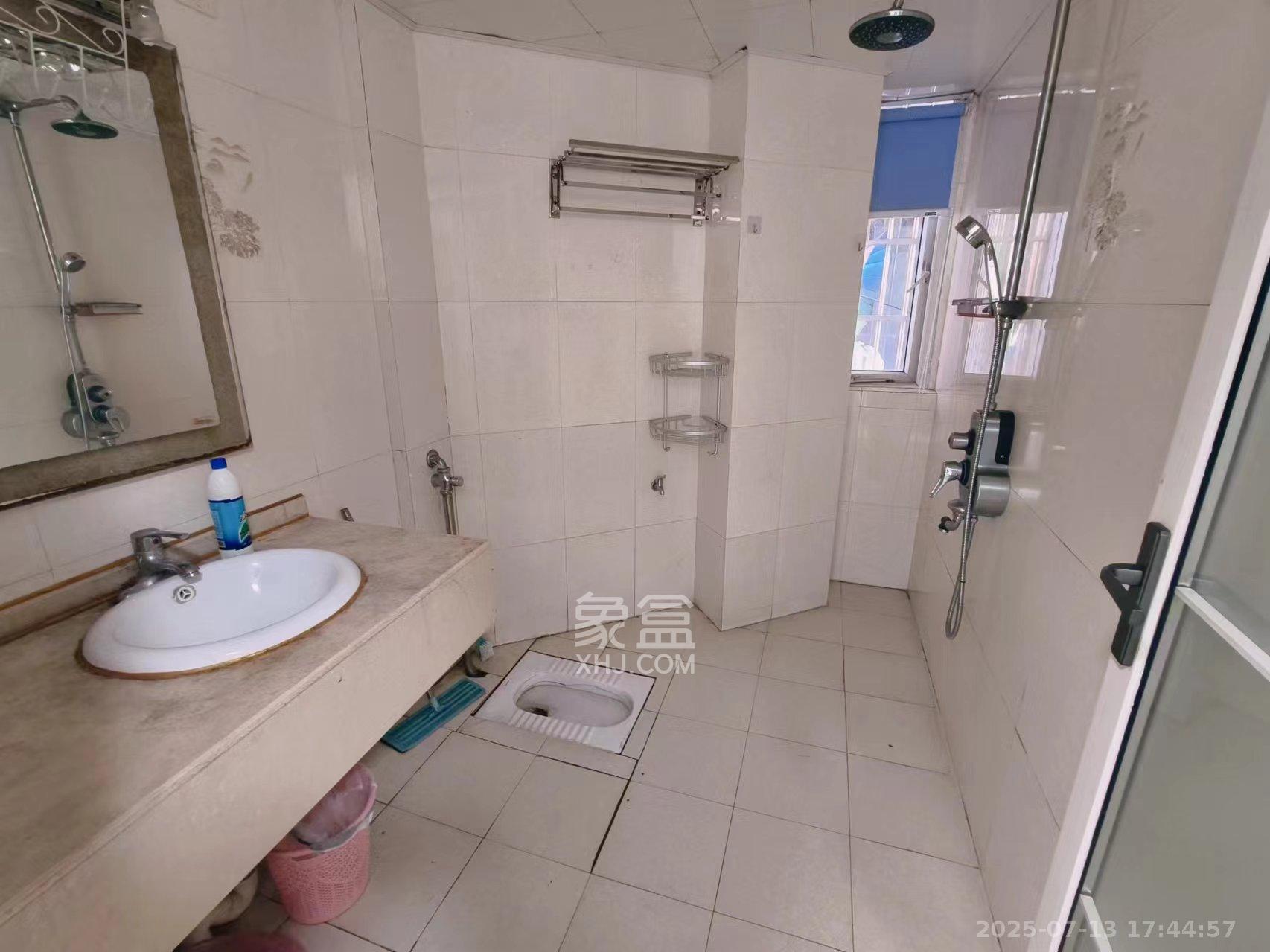 星沙教师公寓  3室2厅2卫    1800.0元/月 星沙教师公寓  3室2厅2卫    1800.0元/月室内图