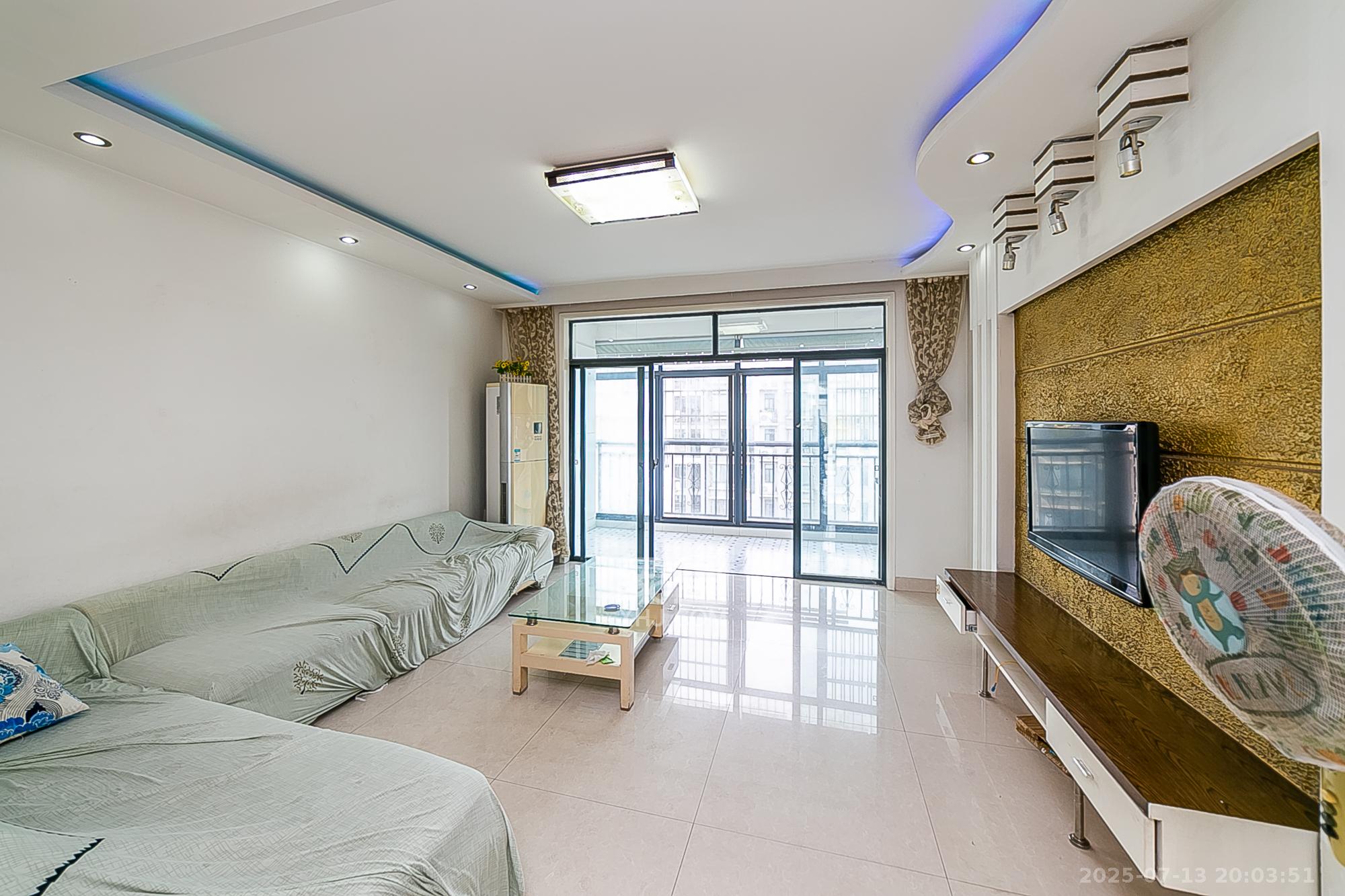 湘水一城(一期) 3室1厅1卫 99.0万 湘水一城(一期) 3室1厅1卫 99.0万客厅