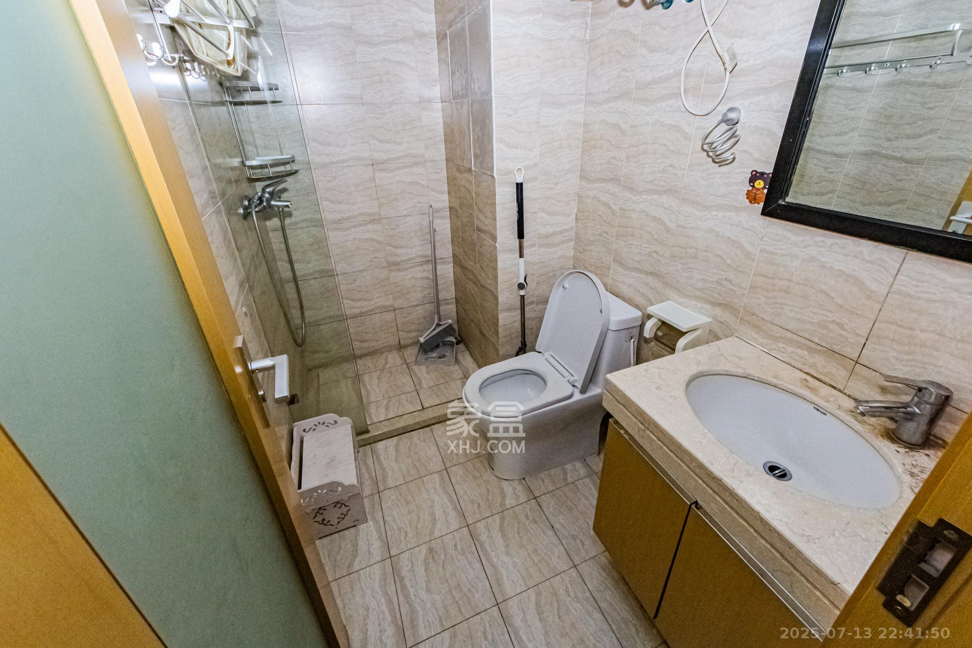 北辰三角洲E3区  1室1厅1卫    49.0万卫生间