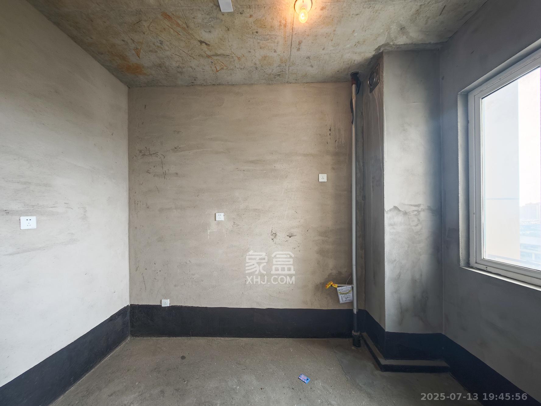 中岭景苑 3室2厅2卫 52.0万 中岭景苑 3室2厅2卫 52.0万厨房