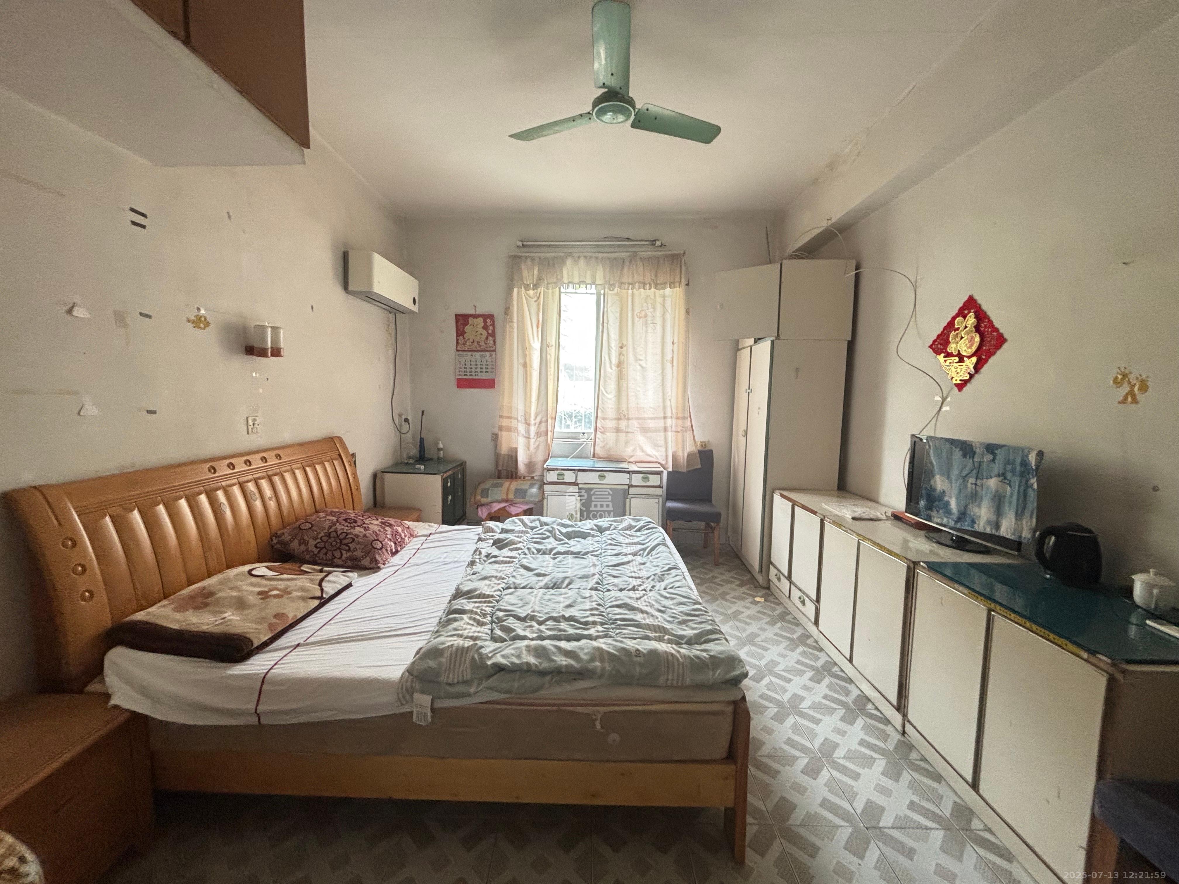 无线电信宿舍  3室2厅2卫    2400.0元/月 无线电信宿舍  3室2厅2卫    2400.0元/月室内图