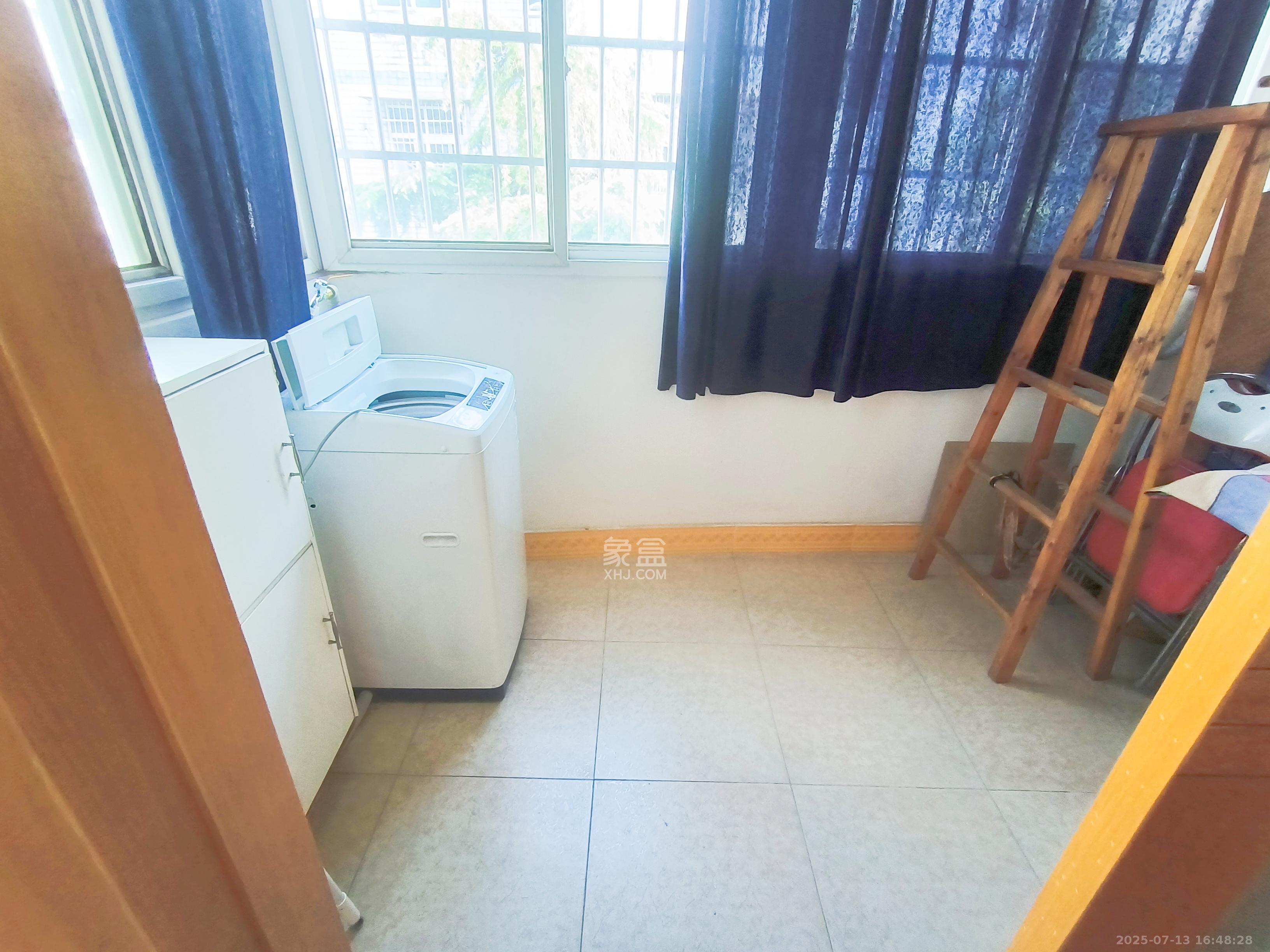 欣胜园  3室2厅2卫    2000.0元/月 欣胜园  3室2厅2卫    2000.0元/月室内图