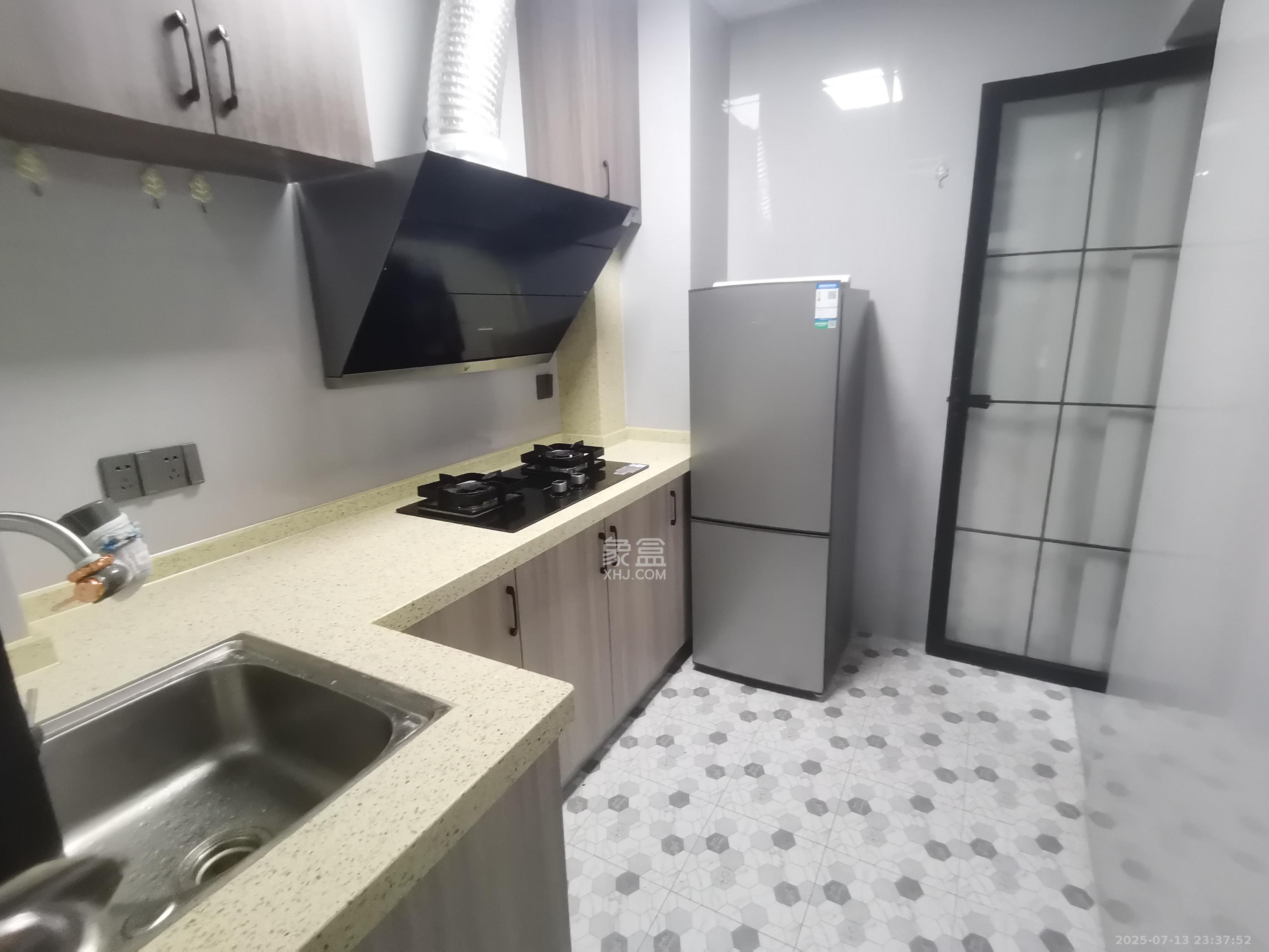 凯富南方鑫城 1室1厅1卫 1700.0元/月 凯富南方鑫城 1室1厅1卫 1700.0元/月室内图