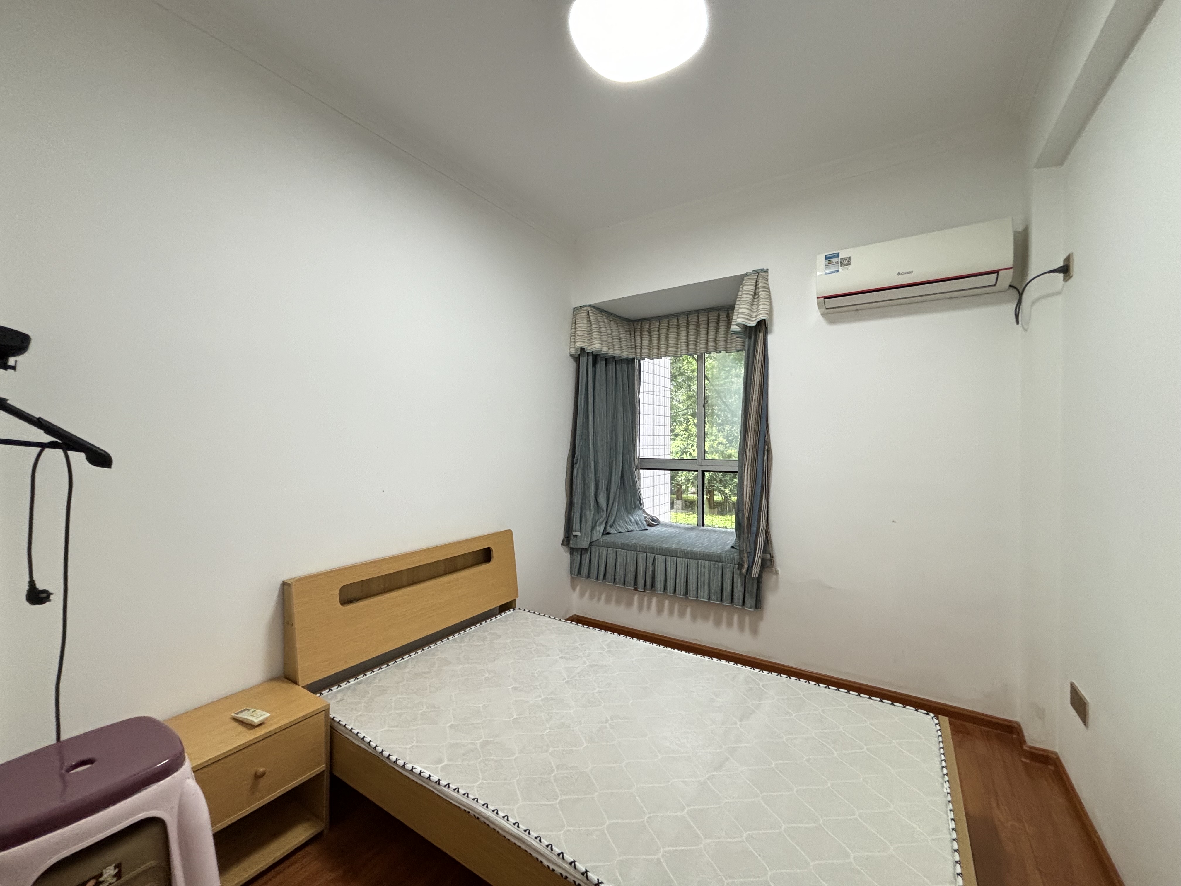 仁济新村  4室2厅2卫    2600.0元/月室内图