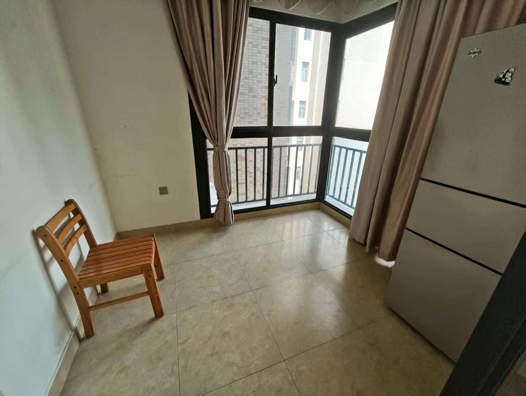 环强御景湾 3室2厅1卫 2700.0元/月 环强御景湾 3室2厅1卫 2700.0元/月室内图