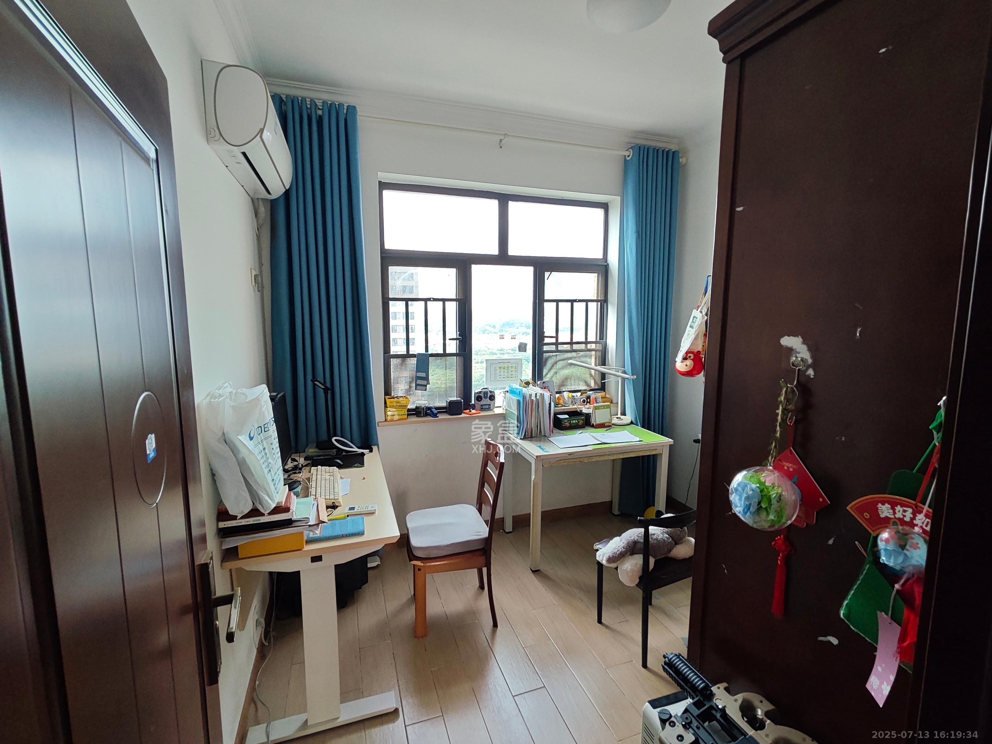 辉煌国际城二期  1室0厅0卫    3200.0元/月 辉煌国际城二期  1室0厅0卫    3200.0元/月室内图