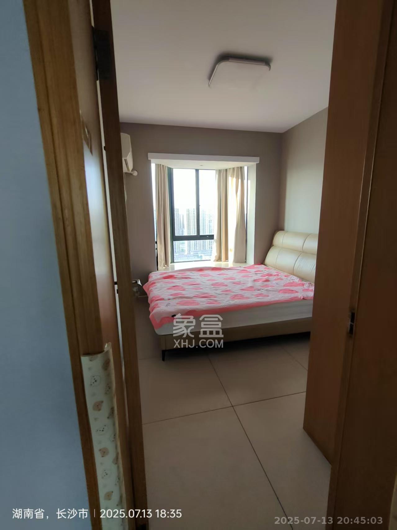 天城湖光山色  3室2厅2卫   3000.00元/月室内图