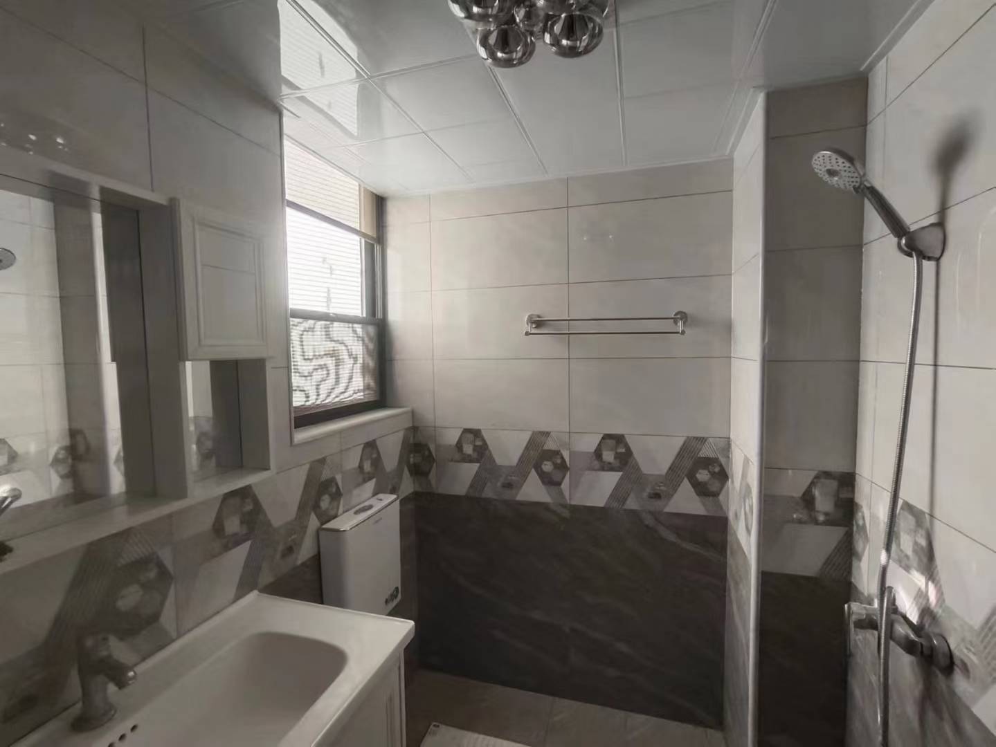 百弘学府城 3室2厅2卫 2000.0元/月 百弘学府城 3室2厅2卫 2000.0元/月室内图