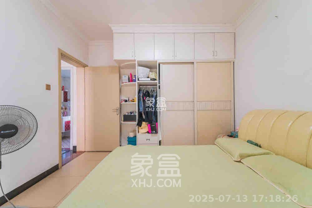 华润凤凰城二期  3室2厅1卫   1800.00元/月室内图
