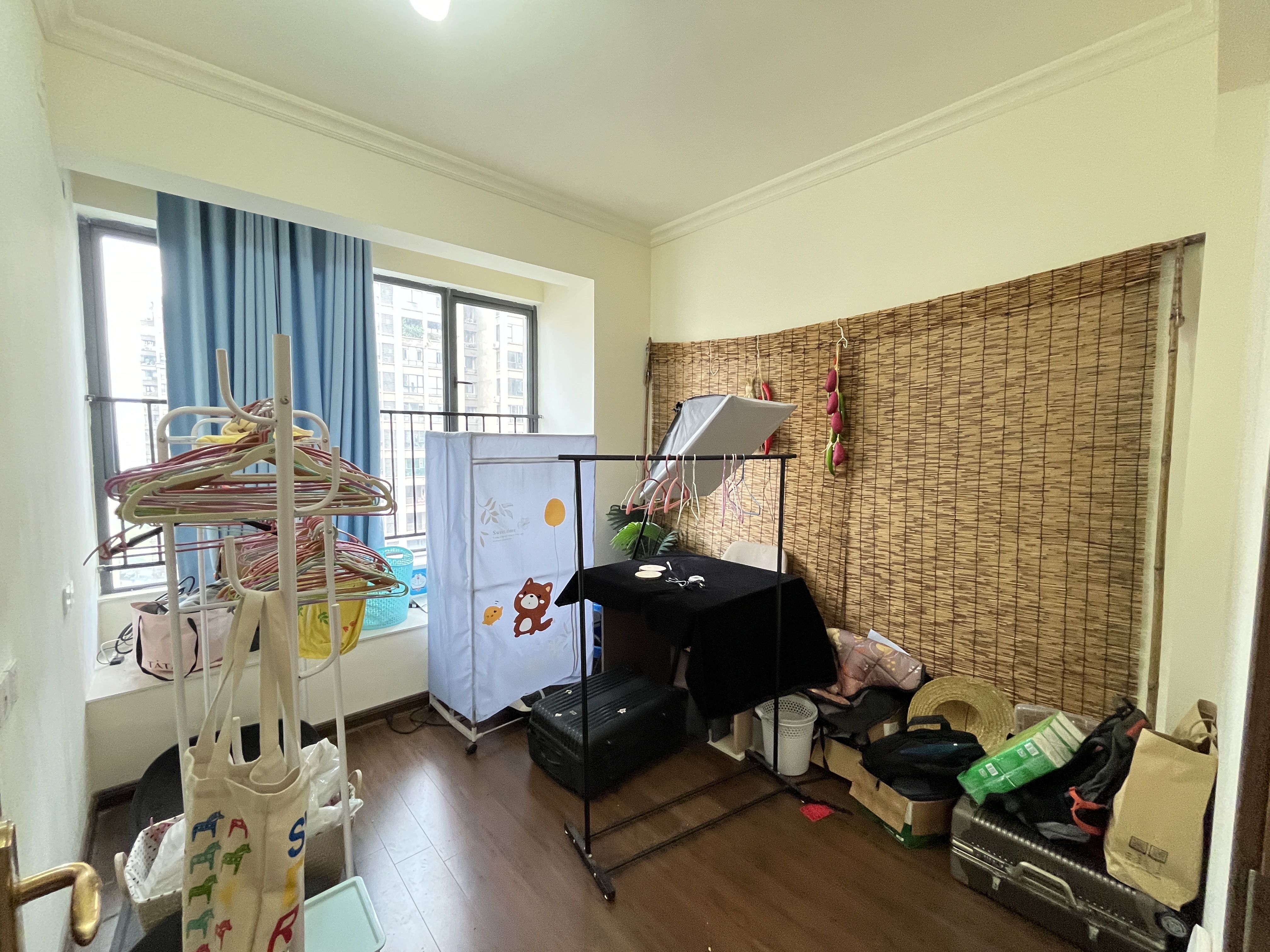 华耀碧桂园十里江湾天汇  4室2厅2卫    1500.0元/月室内图