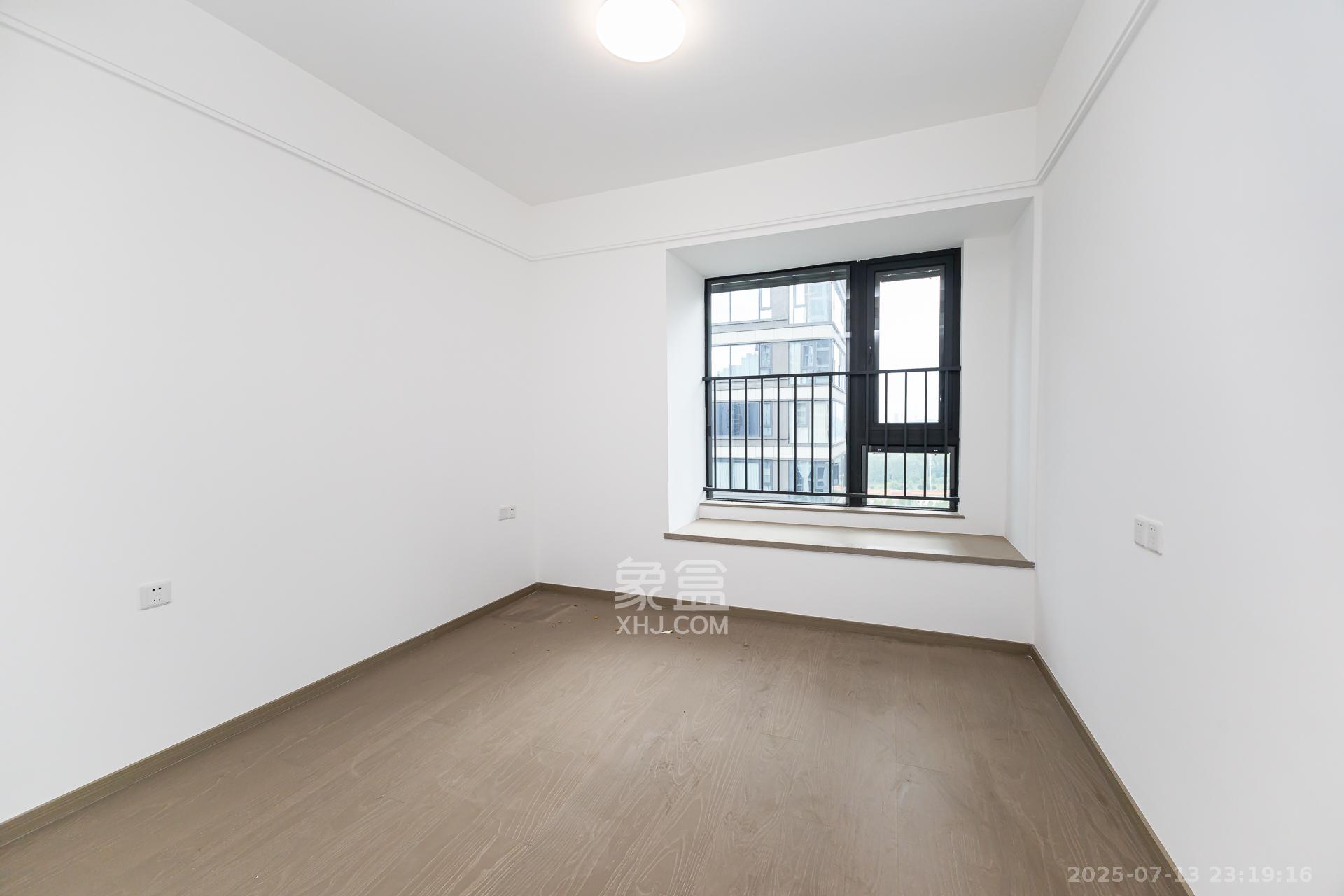 越秀湘江星汇城三期 4室2厅3卫 260.0万 越秀湘江星汇城三期 4室2厅3卫 260.0万卧室