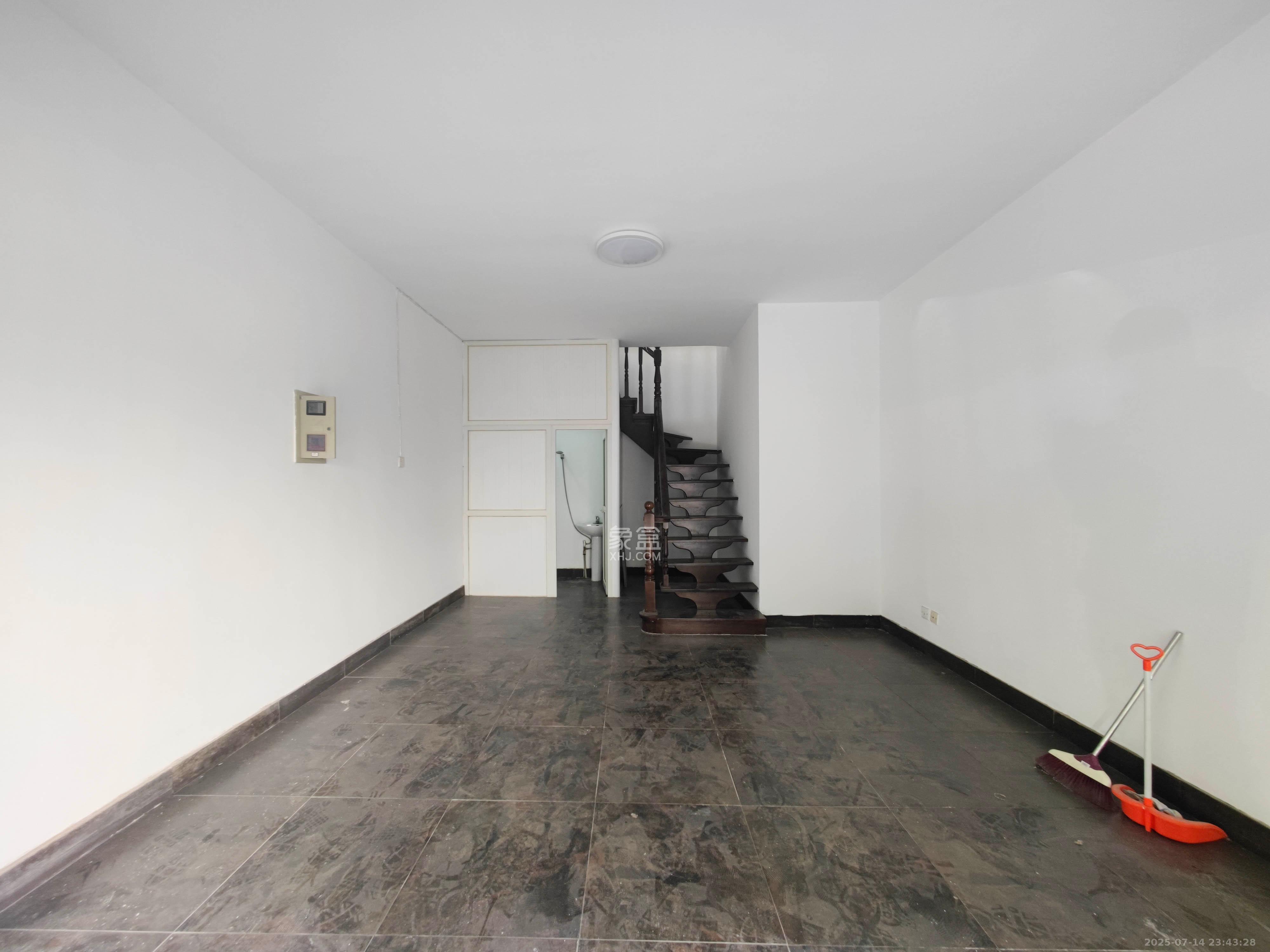 南苑小区  1室1厅1卫    25.0万其他