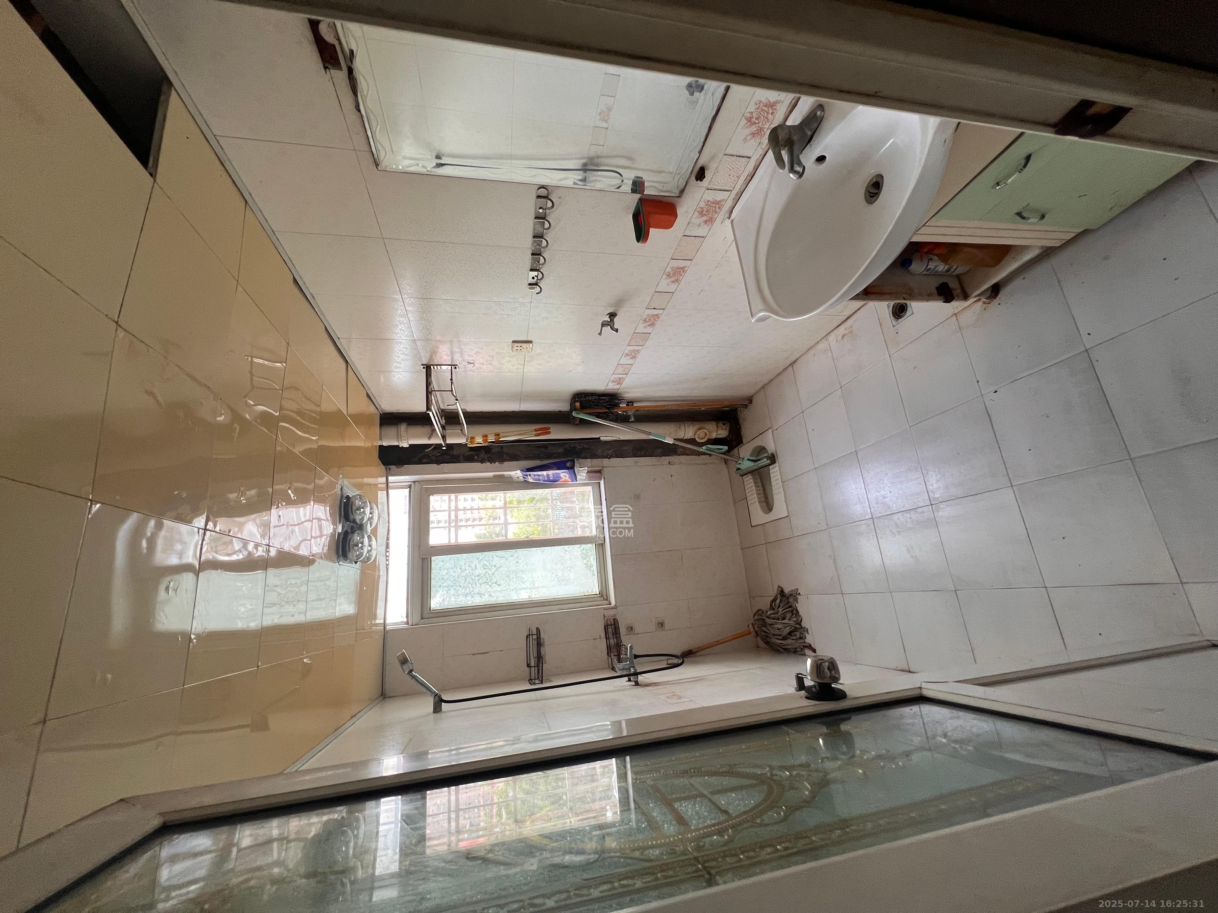 泉塘小区  3室2厅1卫    1450.0元/月 泉塘小区  3室2厅1卫    1450.0元/月室内图