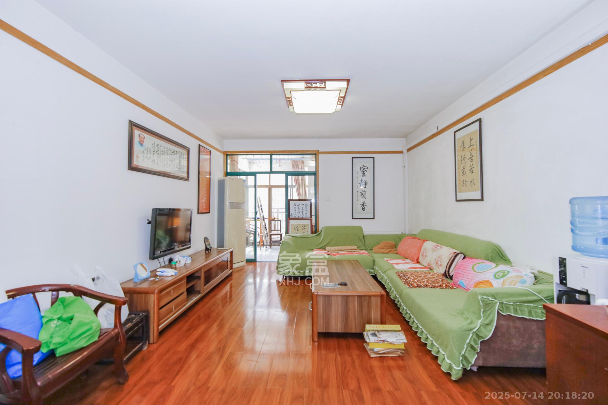 湘翰御舍 3室2厅2卫 70.0万 湘翰御舍 3室2厅2卫 70.0万客厅