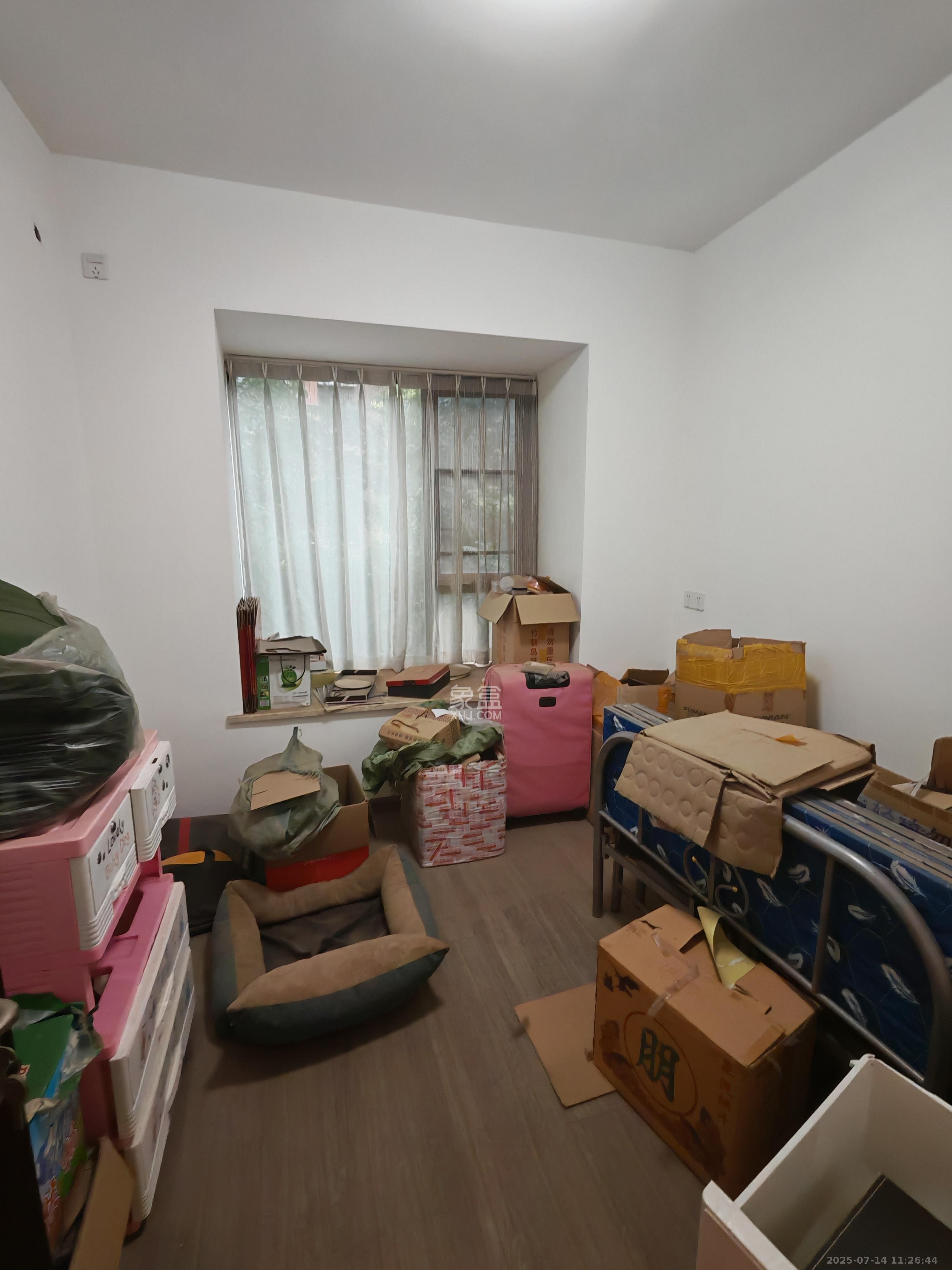 绿地公馆(绿地名邸)  4室2厅2卫    4000.0元/月 绿地公馆(绿地名邸)  4室2厅2卫    4000.0元/月室内图