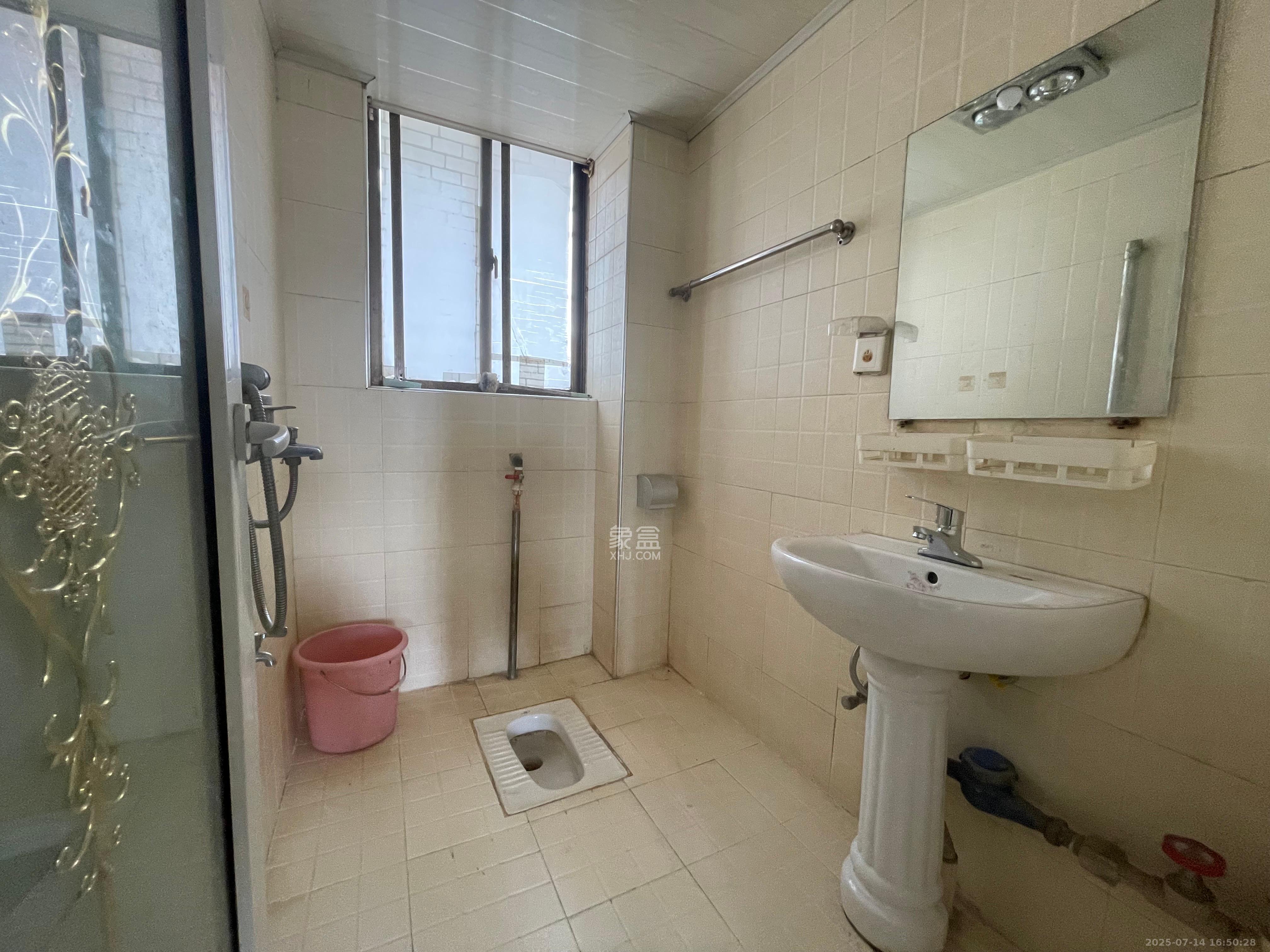新路小区  3室2厅2卫   1700.00元/月室内图