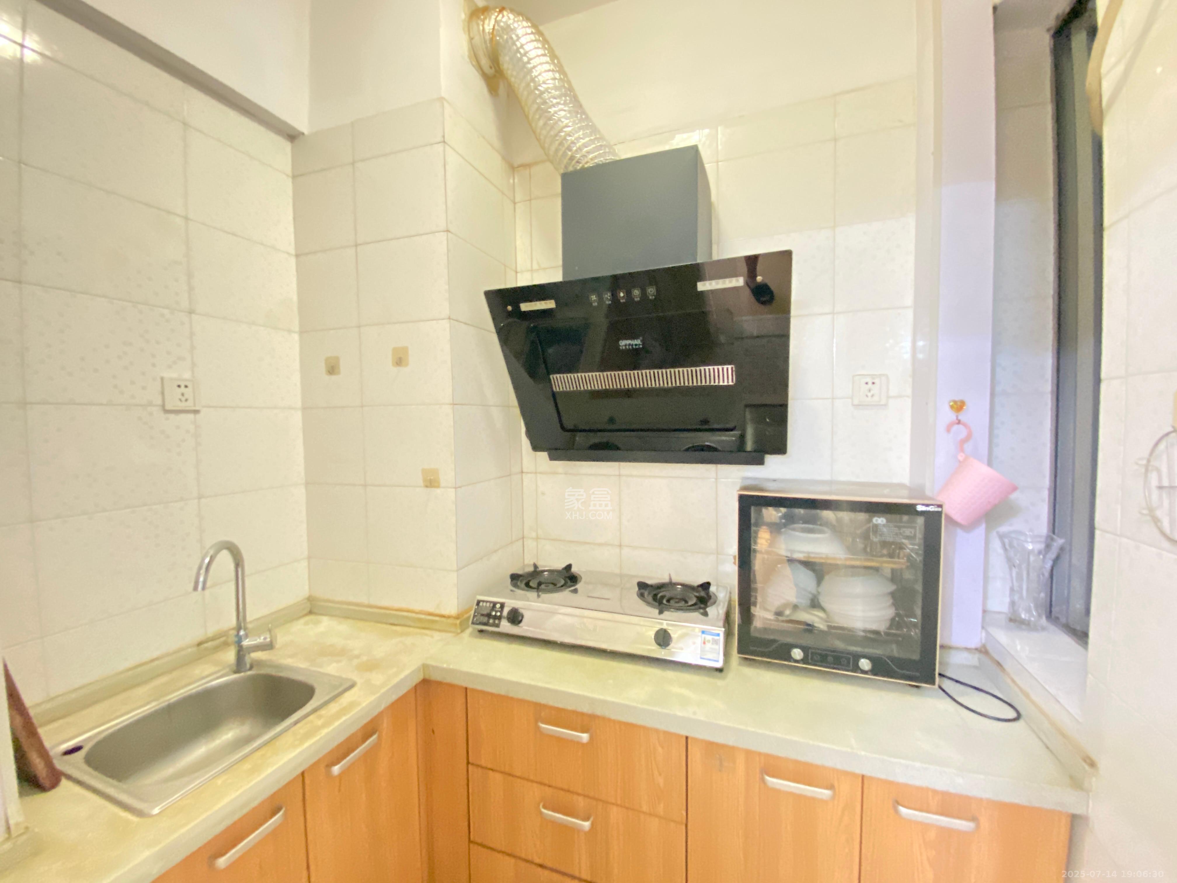 建鸿达华都(华都小户型及大华写字楼) 2室1厅0卫 2500.0元/月 建鸿达华都(华都小户型及大华写字楼) 2室1厅0卫 2500.0元/月室内图