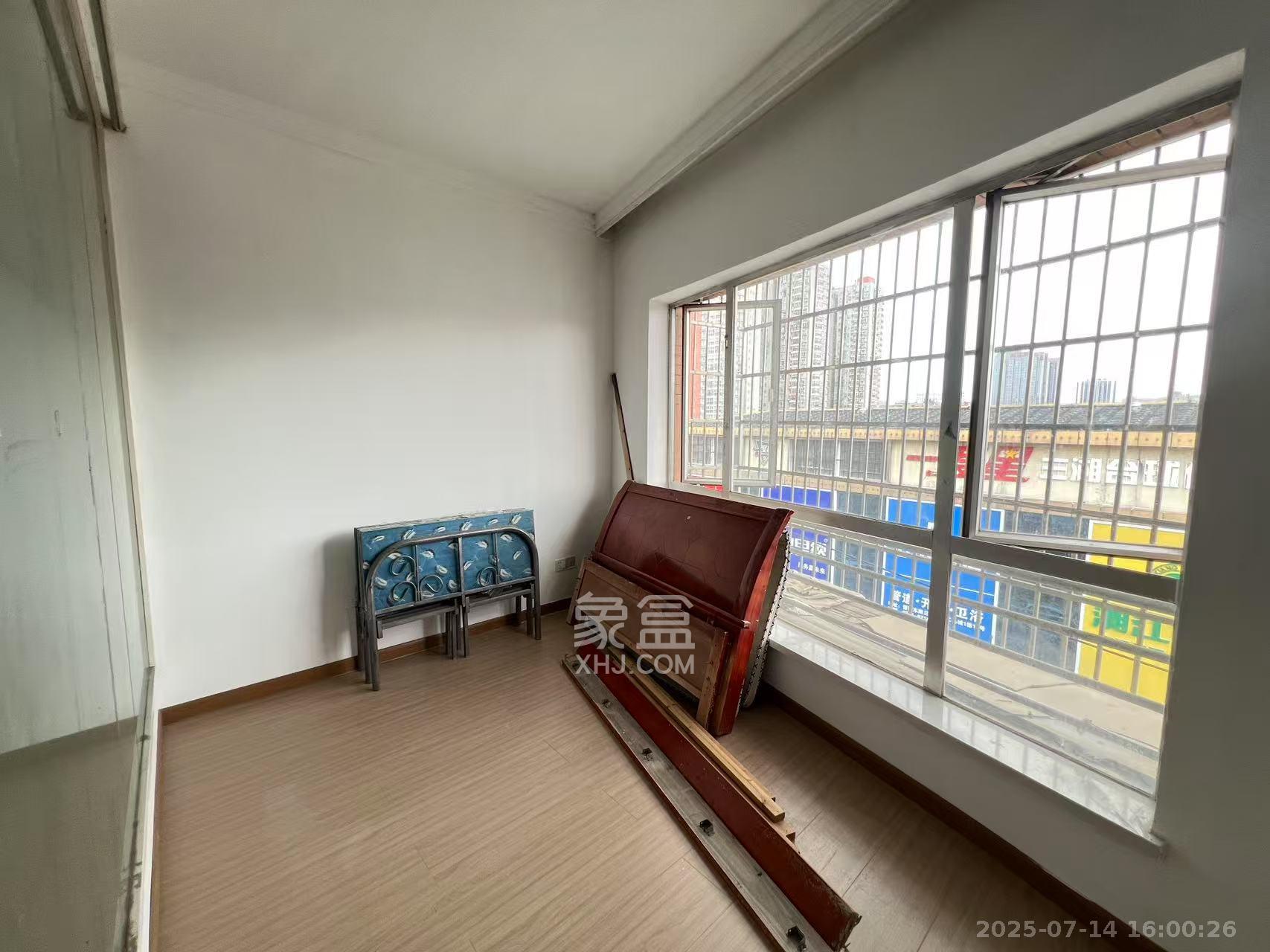 泰时三湘金地  2室1厅1卫    1600.0元/月 泰时三湘金地  2室1厅1卫    1600.0元/月室内图