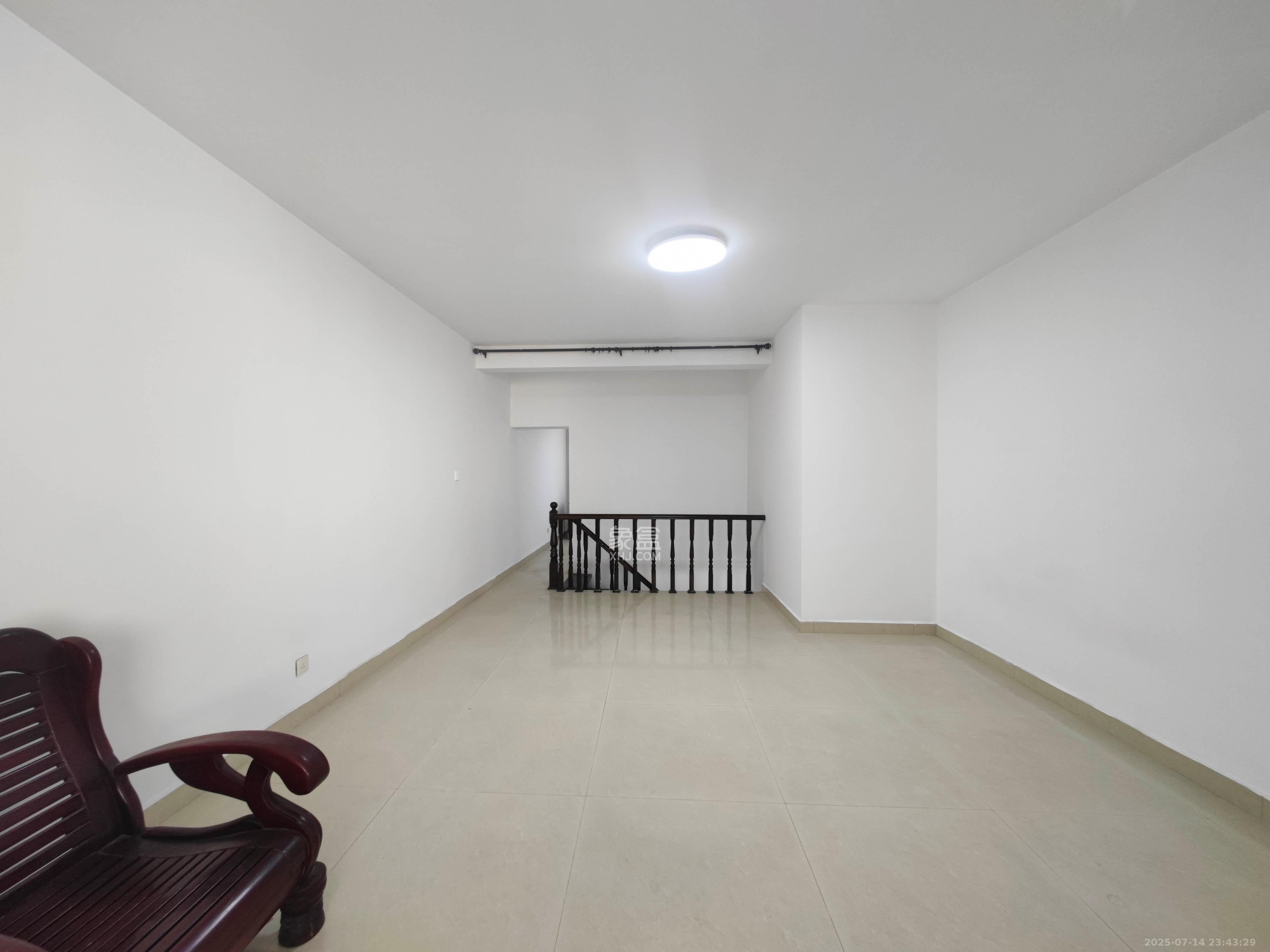 南苑小区  1室1厅1卫    25.0万客厅