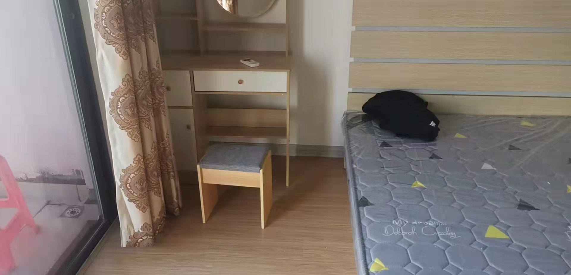 芭蒲假日  1室1厅1卫    1100.0元/月 芭蒲假日  1室1厅1卫    1100.0元/月室内图