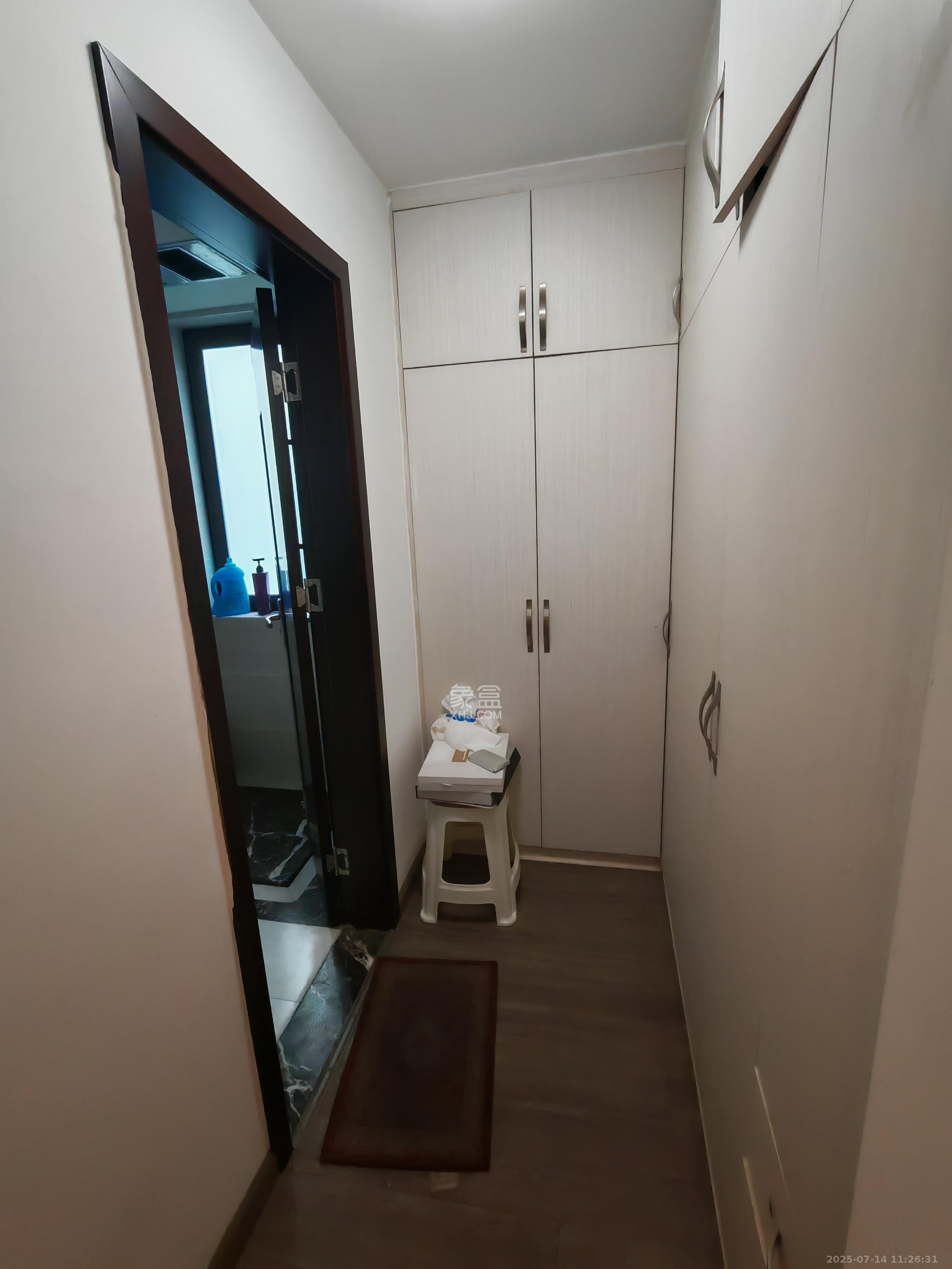 绿地公馆(绿地名邸)  4室2厅2卫    4000.0元/月 绿地公馆(绿地名邸)  4室2厅2卫    4000.0元/月室内图