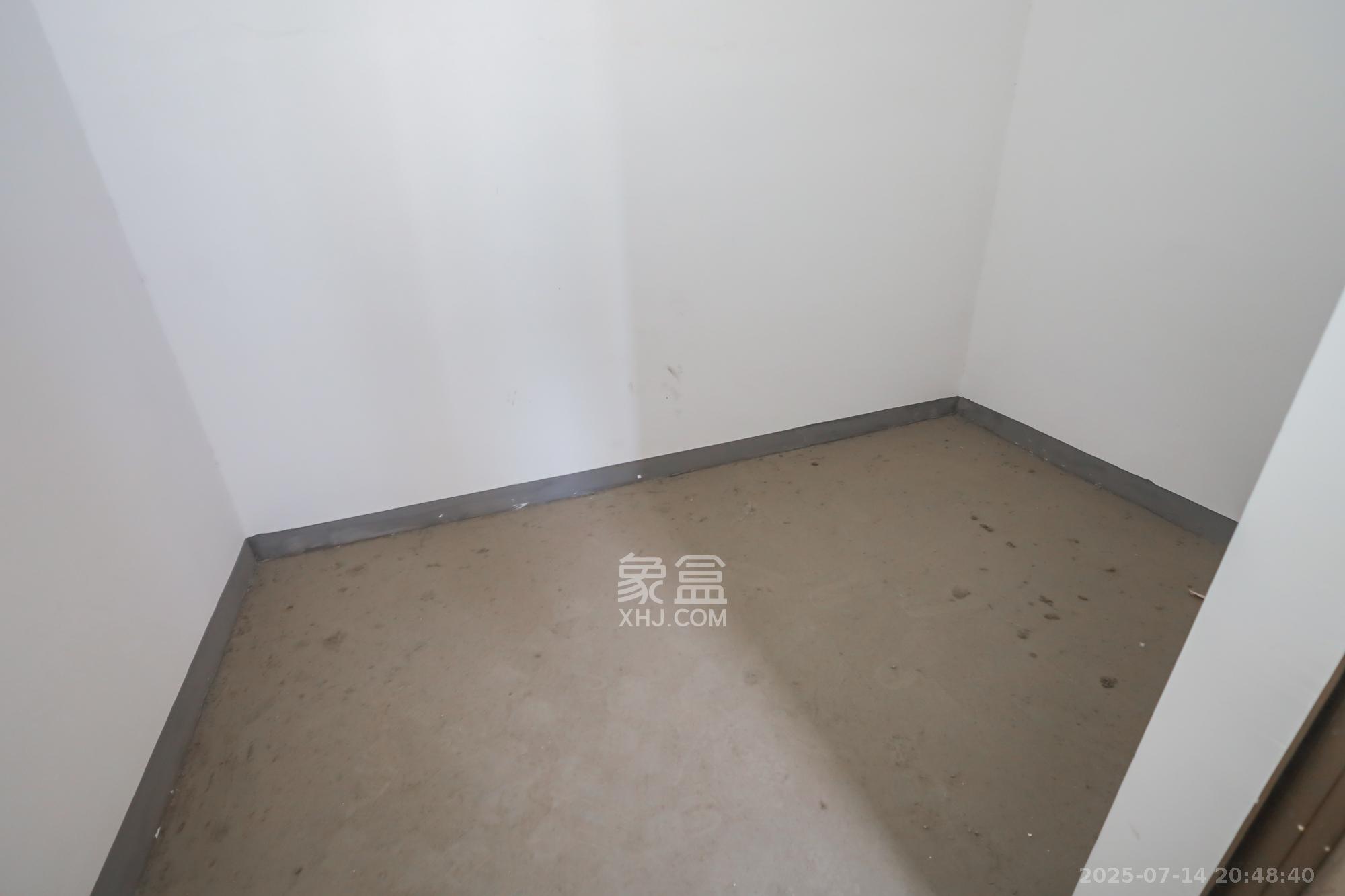 世茂铂翠湾一期  3室2厅1卫   125.00万其他