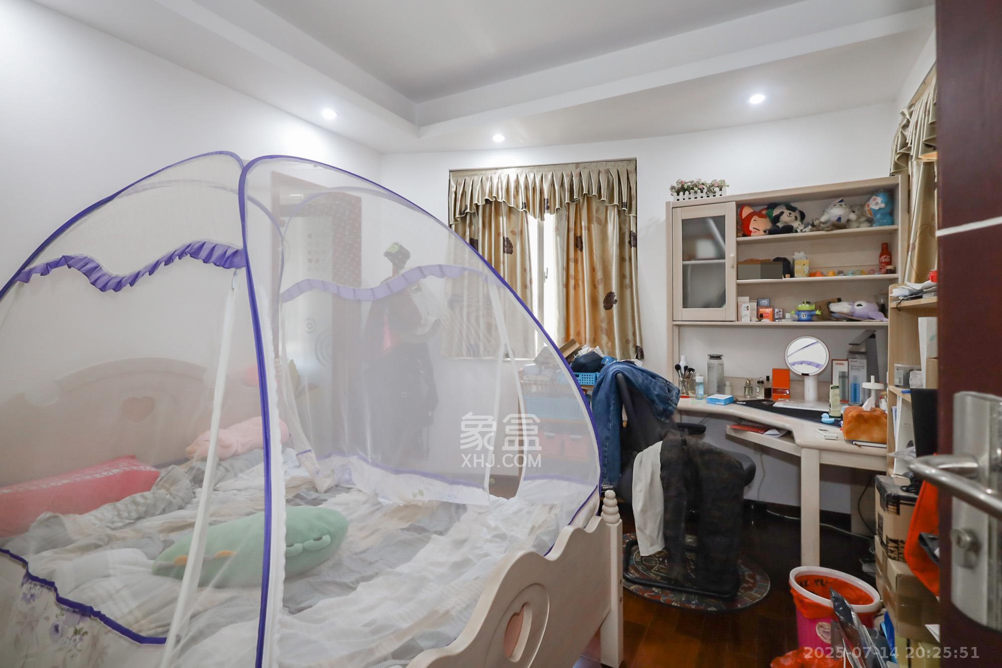 西岸润泽府 5室2厅2卫 189.0万 西岸润泽府 5室2厅2卫 189.0万卧室