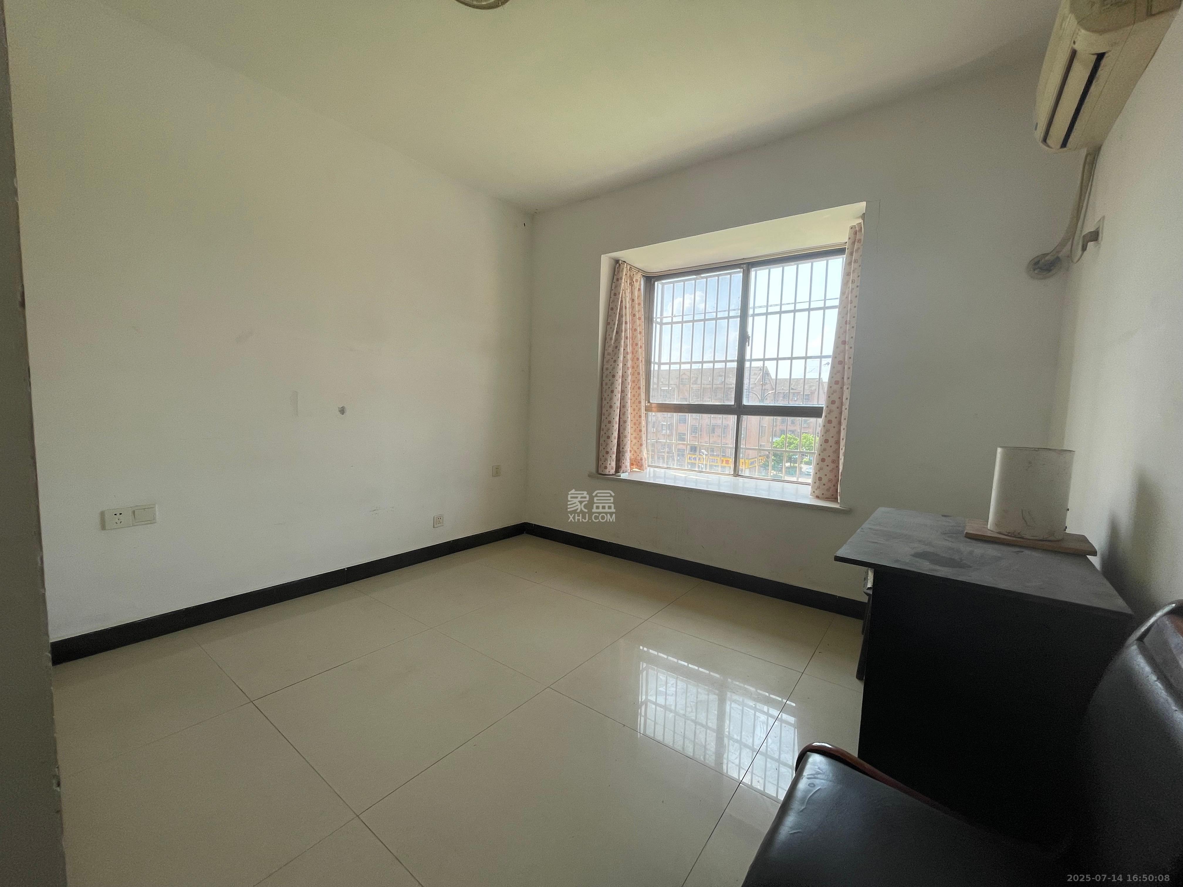 新路小区  3室2厅2卫   1700.00元/月室内图