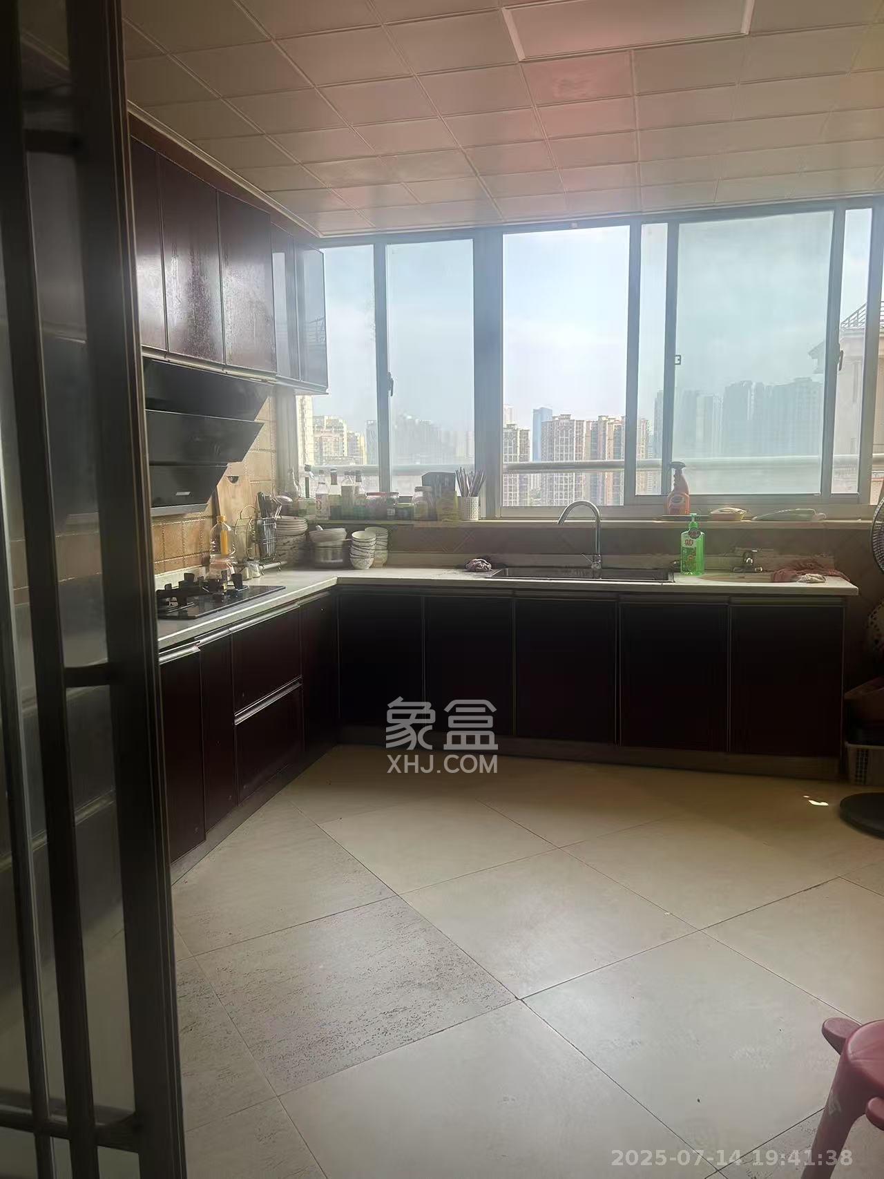 南国新城 3室2厅1卫 3800.0元/月 南国新城 3室2厅1卫 3800.0元/月室内图