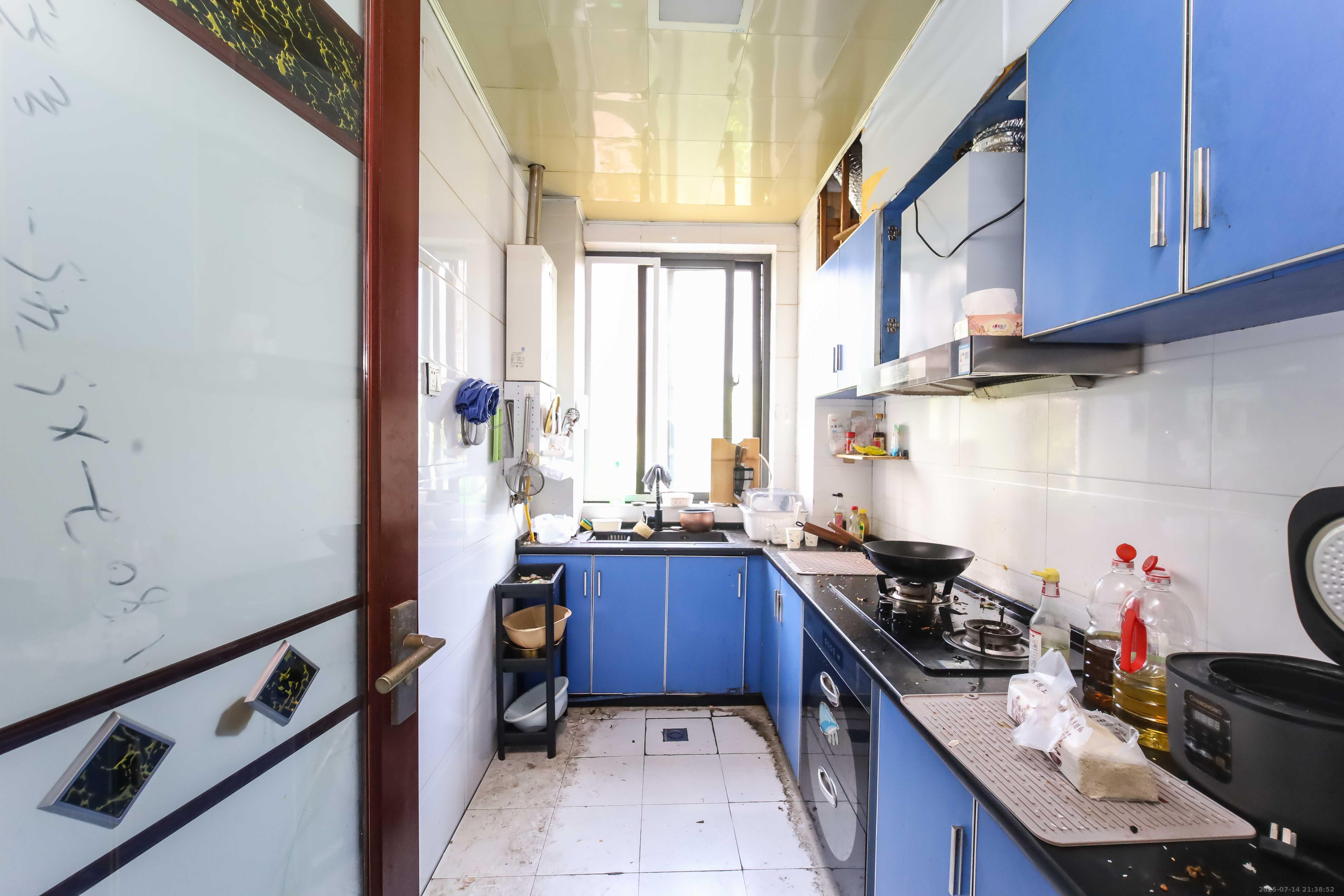 长房东郡 2室2厅1卫 98.0万 长房东郡 2室2厅1卫 98.0万厨房