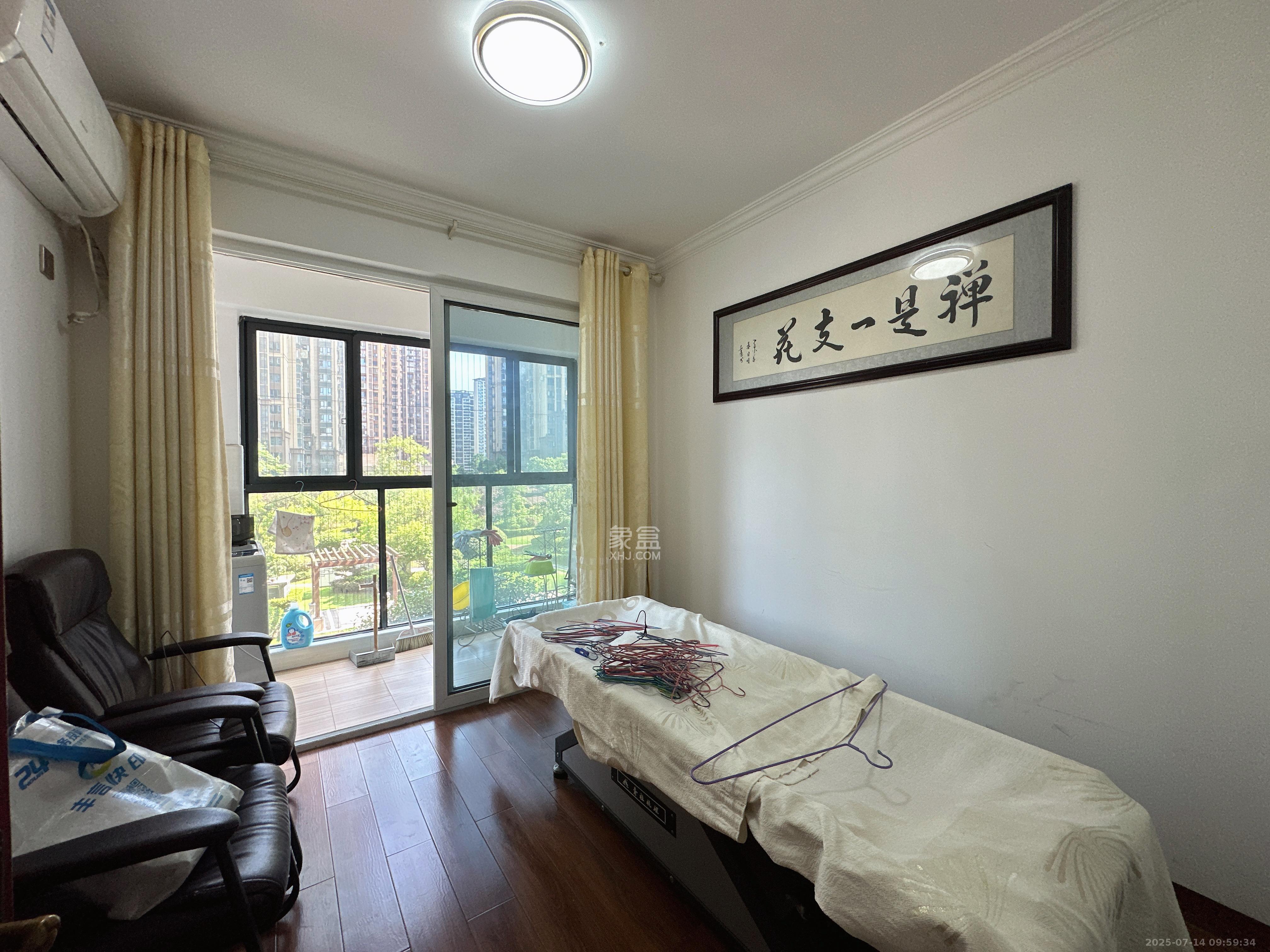 荣盛花语城 3室2厅1卫 2200.00元/月 荣盛花语城 3室2厅1卫 2200.00元/月室内图