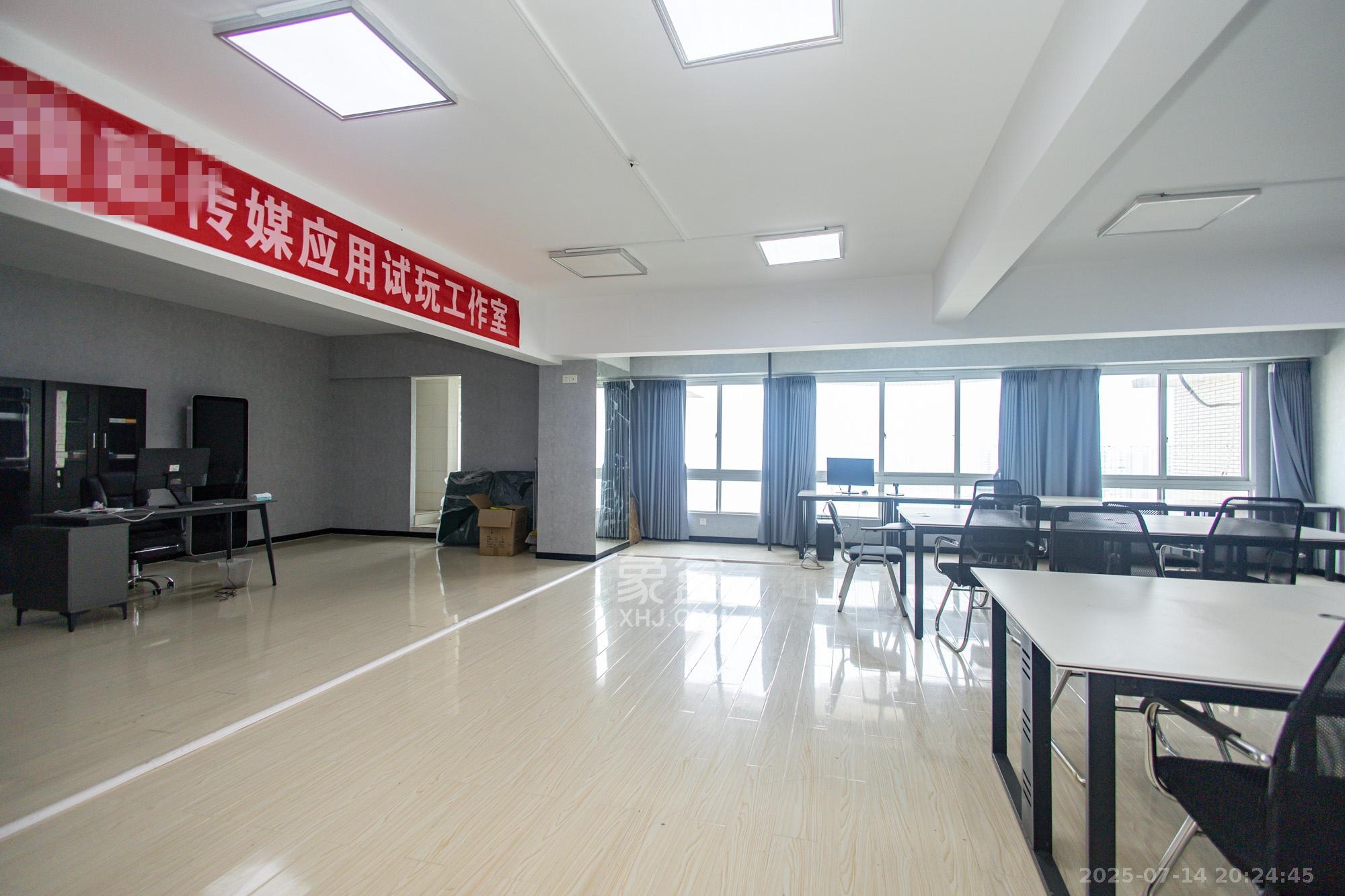 楚天家园  1室1厅1卫    59.0万客厅