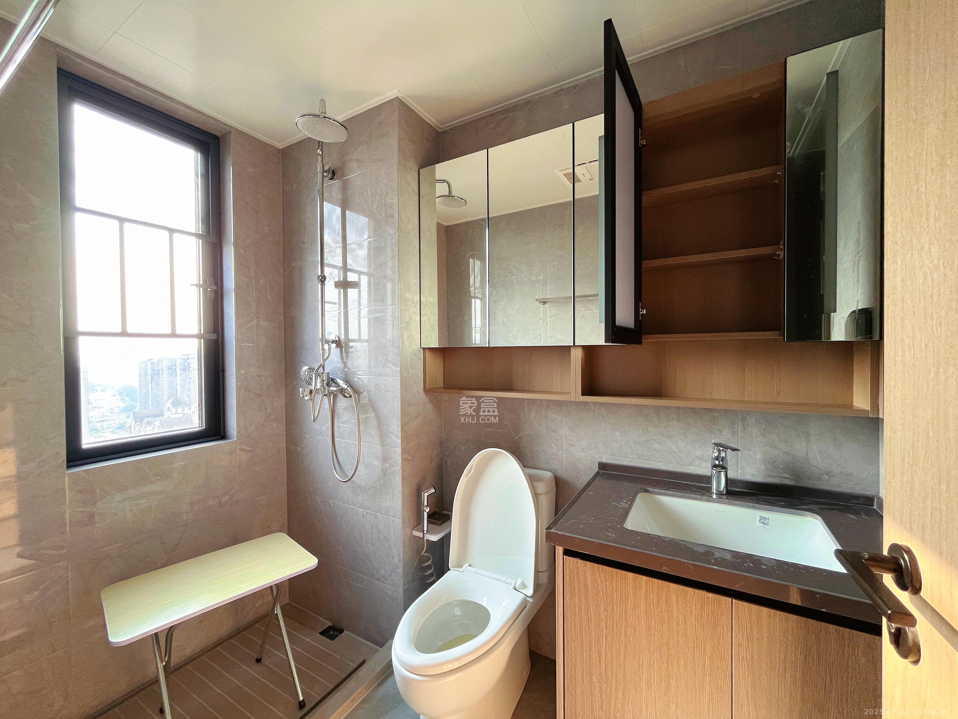 金地峯范 4室2厅2卫 4800.0元/月 金地峯范 4室2厅2卫 4800.0元/月室内图