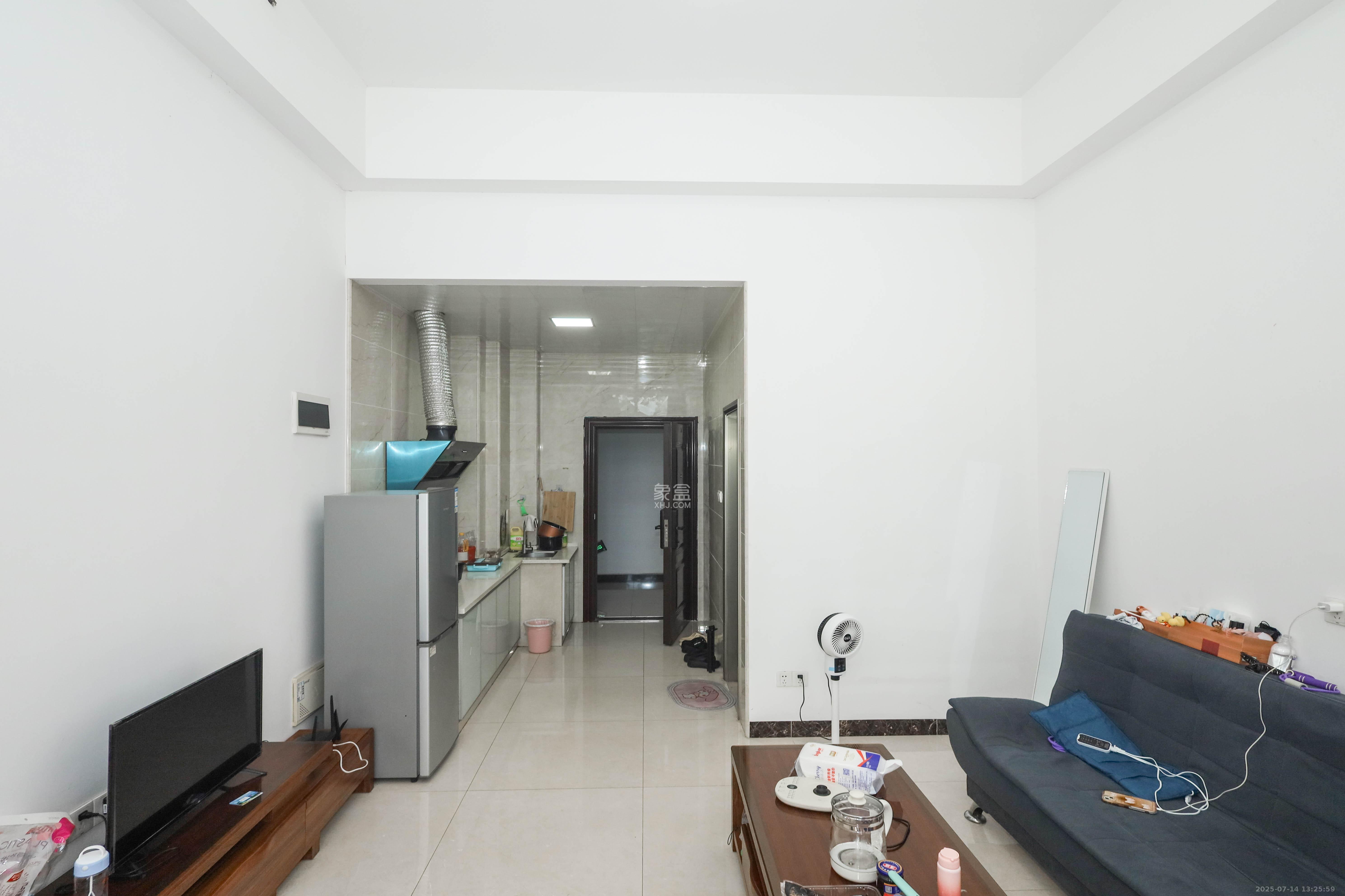 华侨假日中心(晟华苑)  1室1厅1卫    28.0万 华侨假日中心(晟华苑)  1室1厅1卫    28.0万客厅