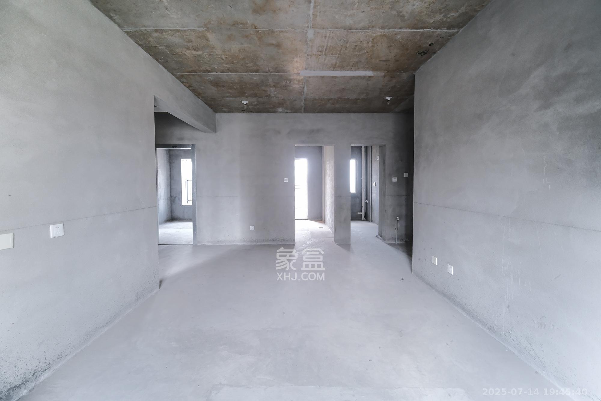 荣盛花语城  3室2厅1卫    46.8万客厅