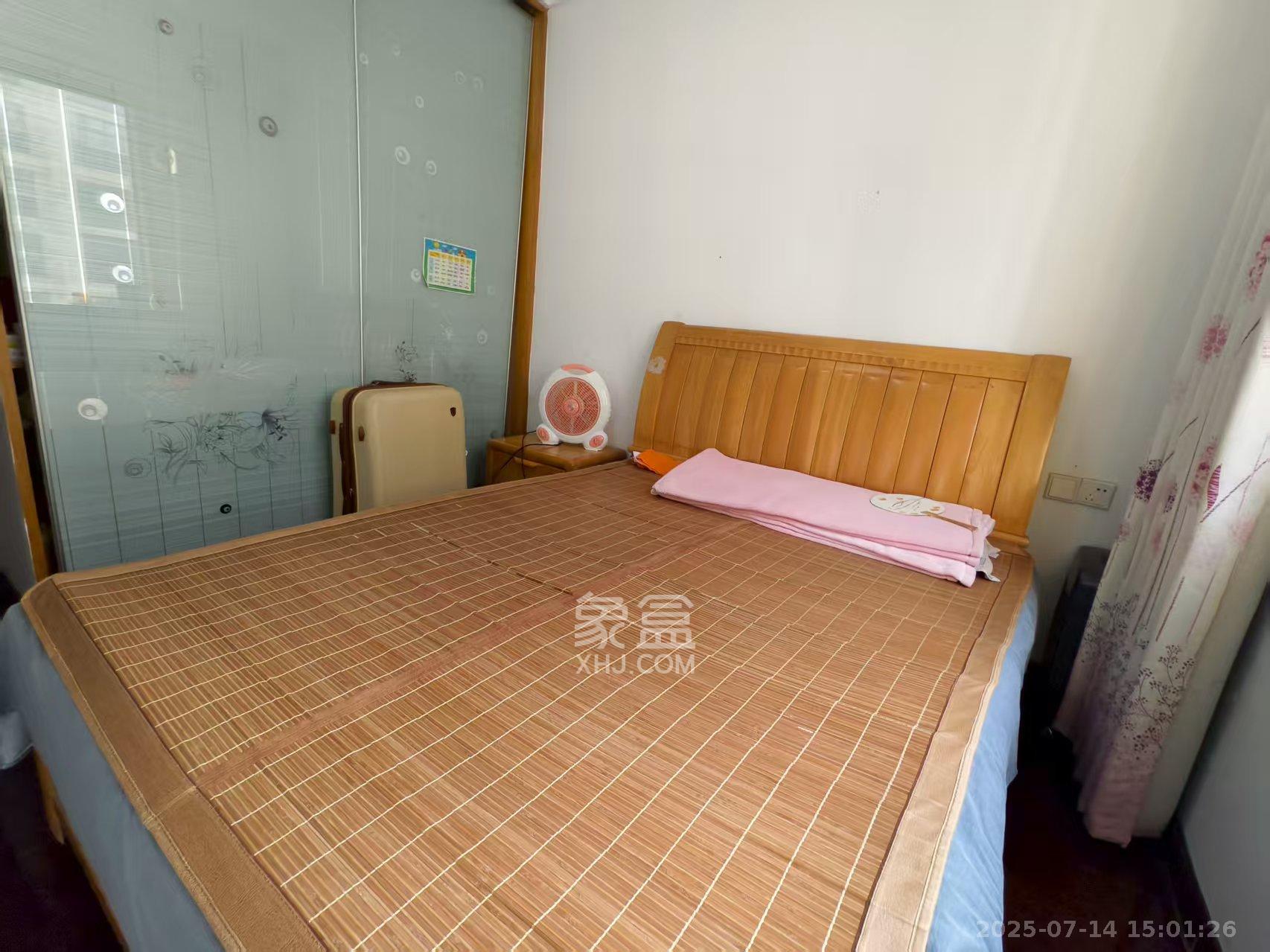 卓越蔚蓝海岸二期  3室2厅1卫    2800.0元/月室内图