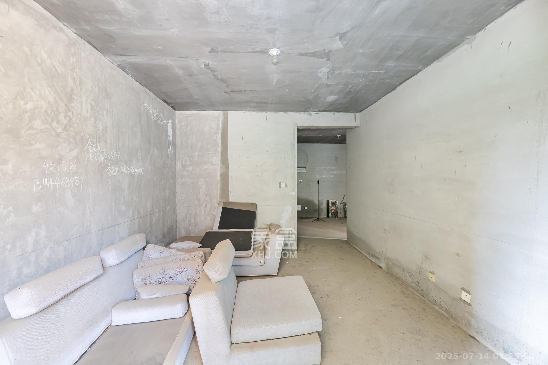 玛丽的花园(金色阳光家园)  3室2厅1卫    52.8万 玛丽的花园(金色阳光家园)  3室2厅1卫    52.8万客厅