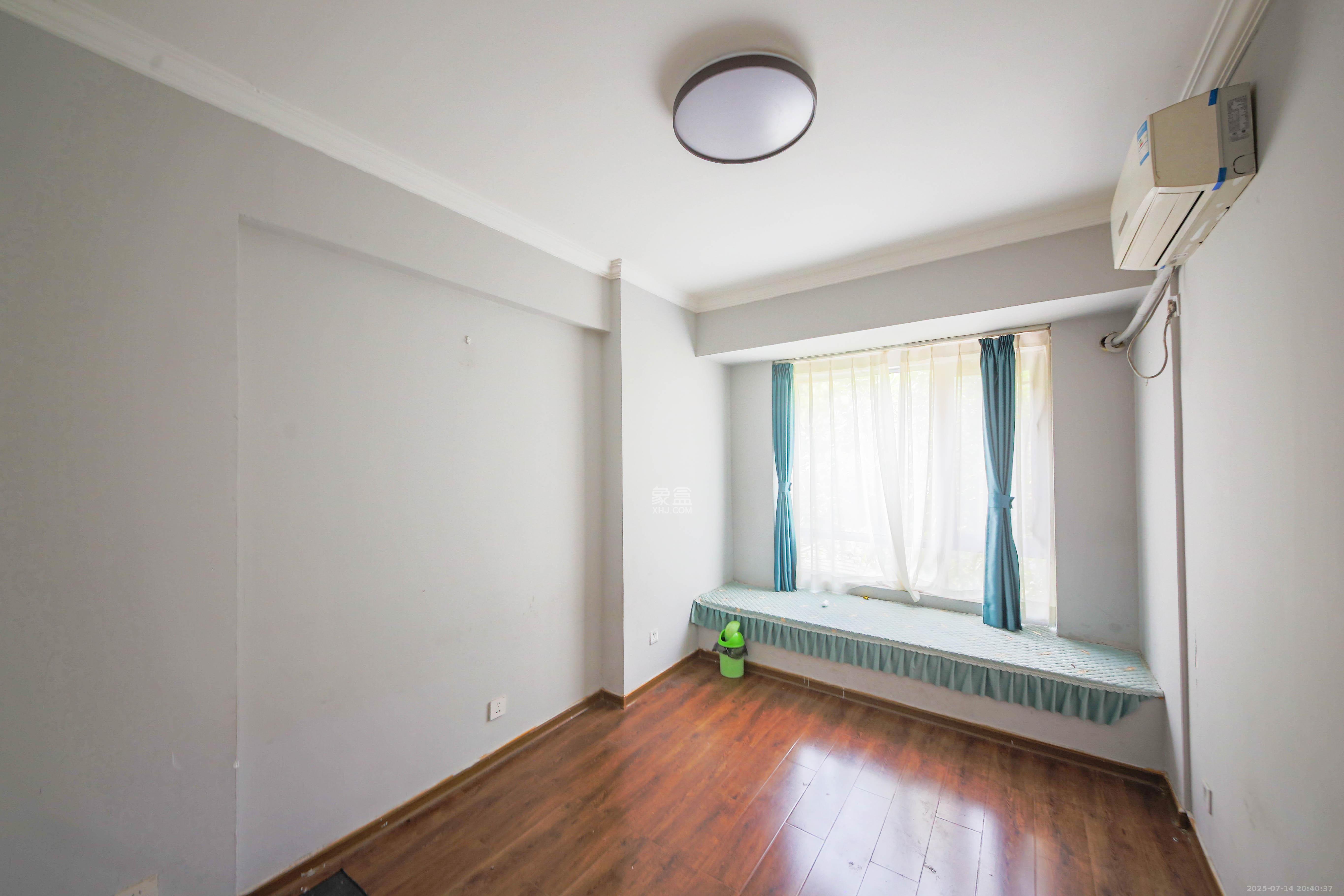 奥林匹克花园  3室2厅1卫    110.0万卧室