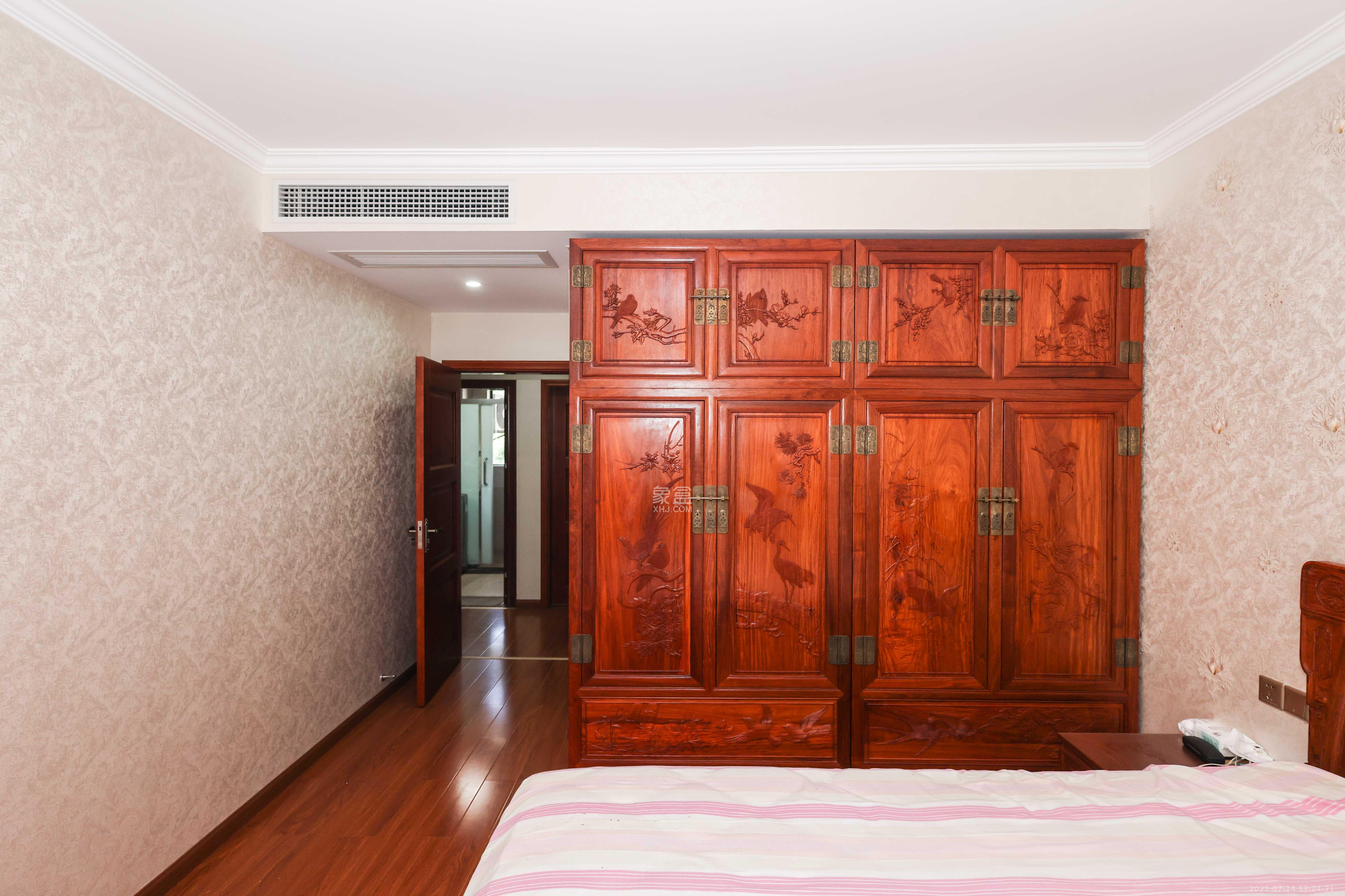 惠天然梅岭国际  4室2厅2卫    198.0万卧室