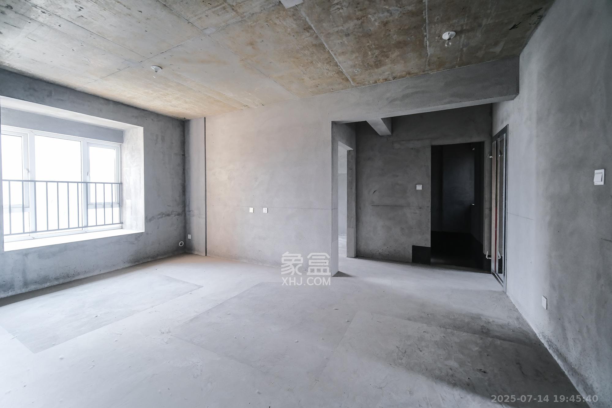 荣盛花语城 3室2厅1卫 46.8万 荣盛花语城 3室2厅1卫 46.8万客厅