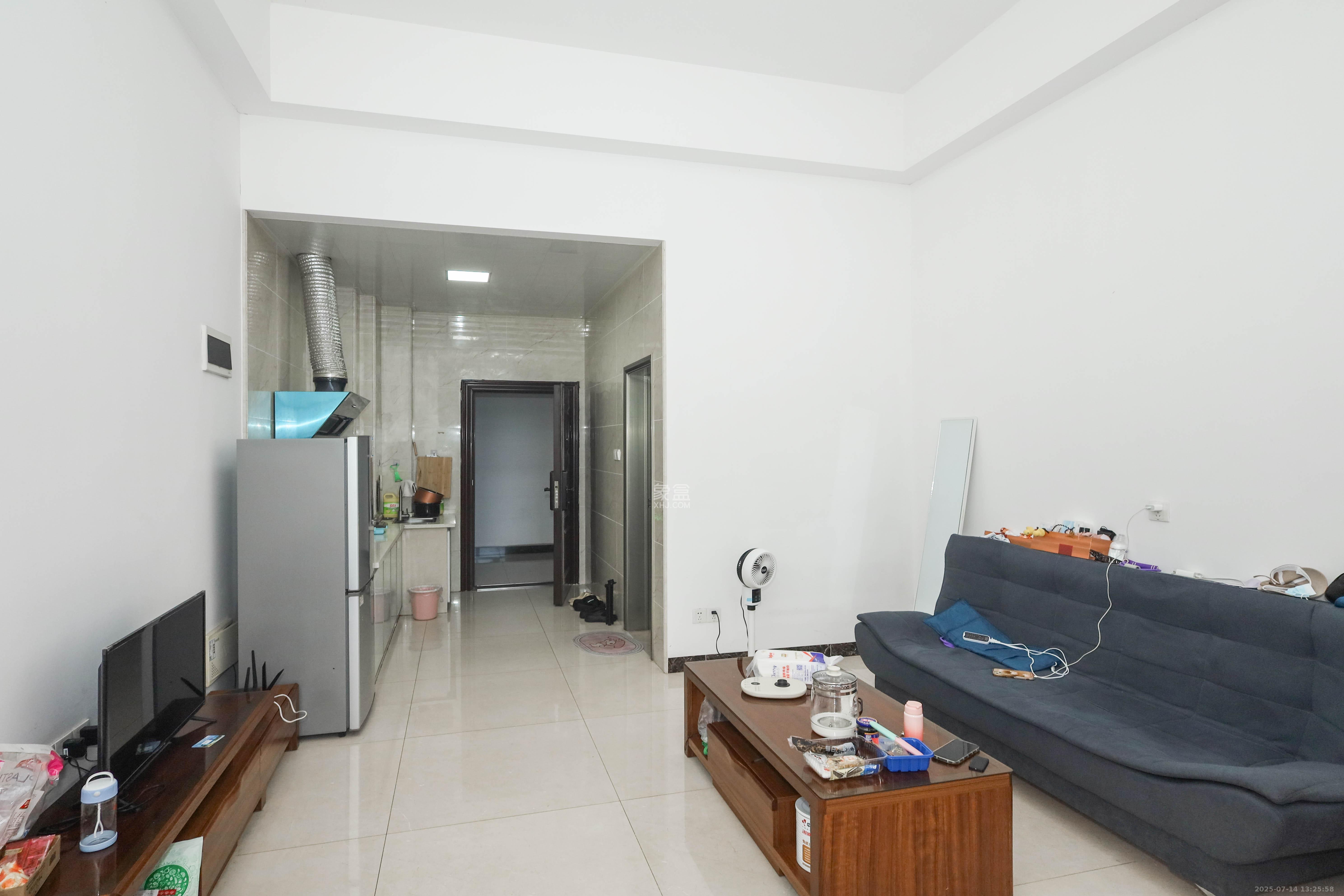 华侨假日中心(晟华苑)  1室1厅1卫    28.0万 华侨假日中心(晟华苑)  1室1厅1卫    28.0万客厅